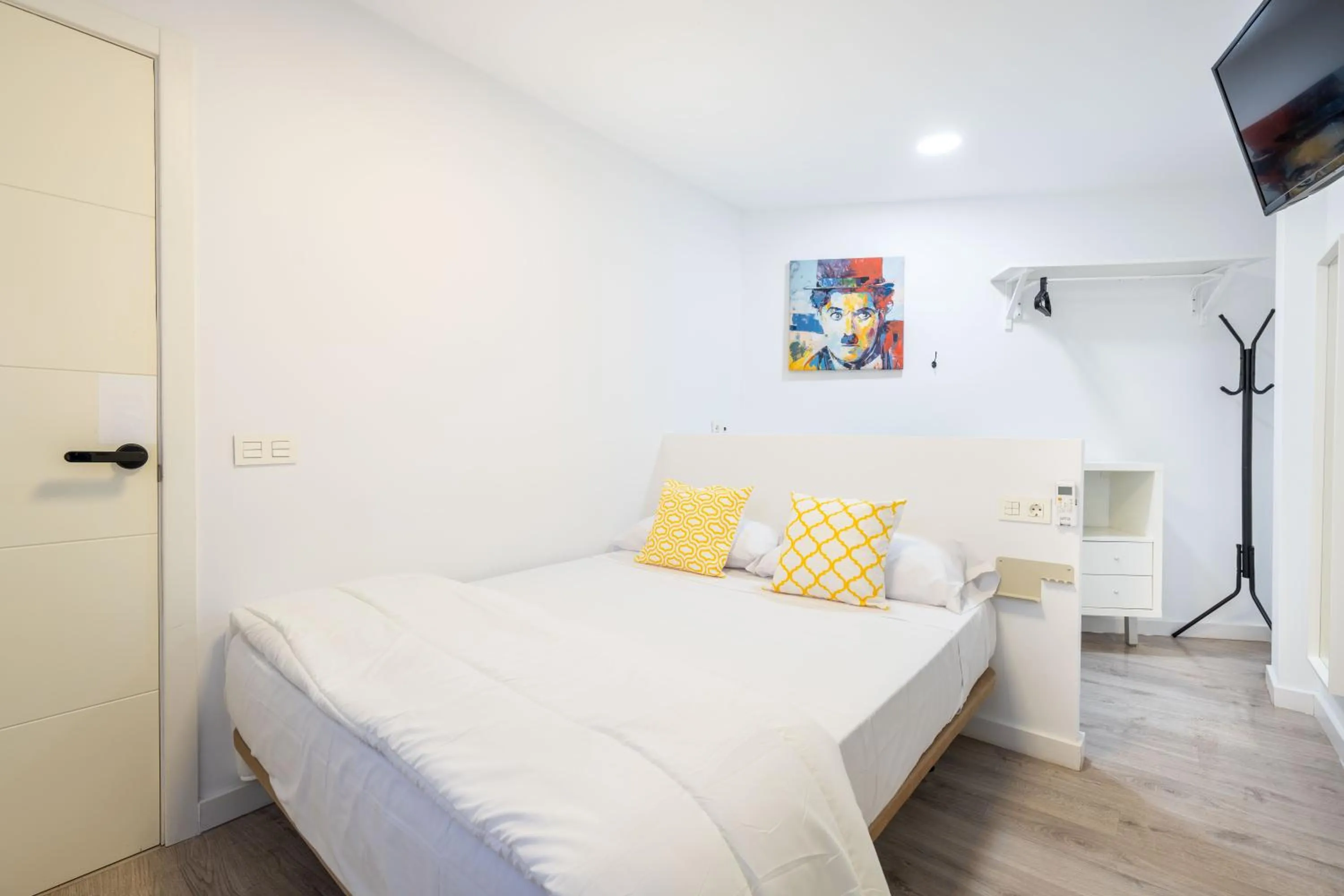 TV and multimedia, Bed in BF Rooms Almeria Centro