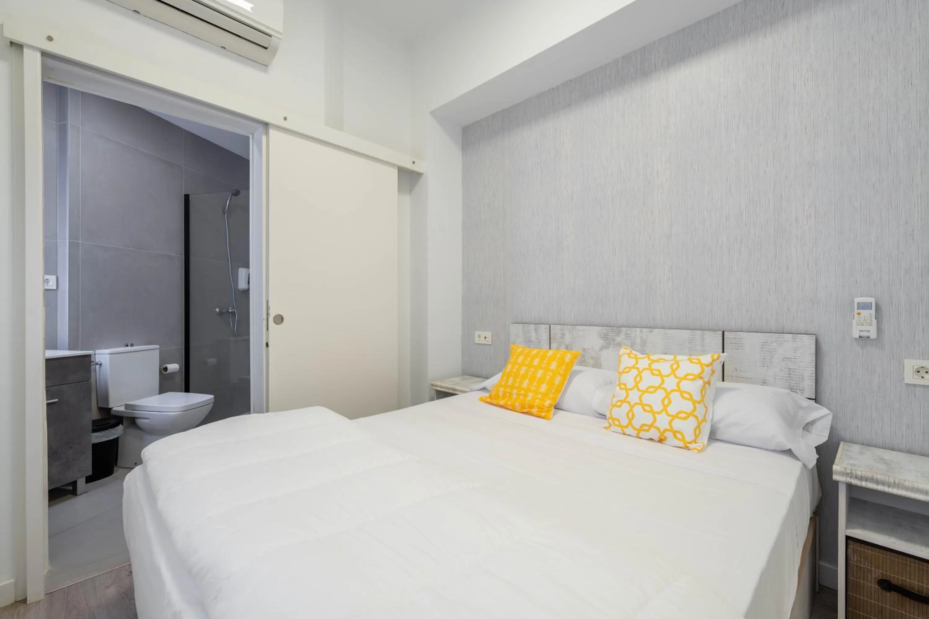 Bed in BF Rooms Almeria Centro