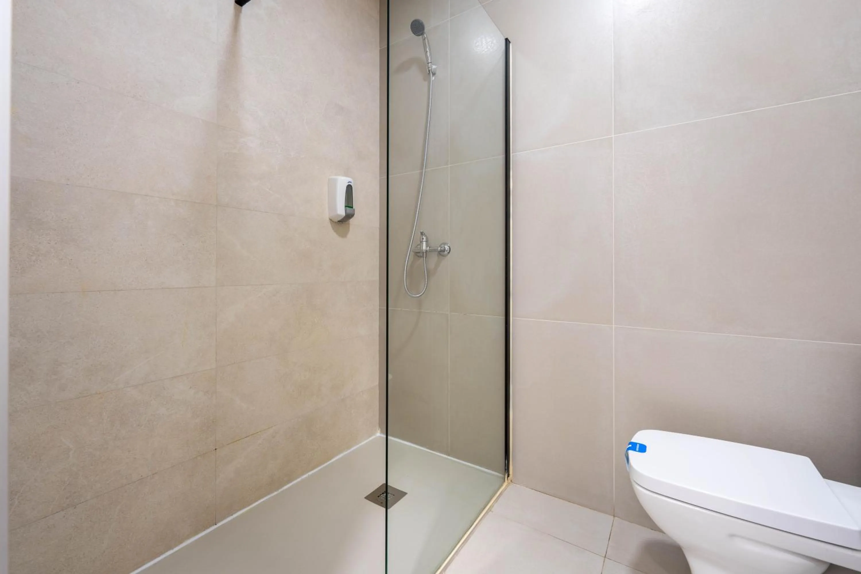 Shower in BF Rooms Almeria Centro