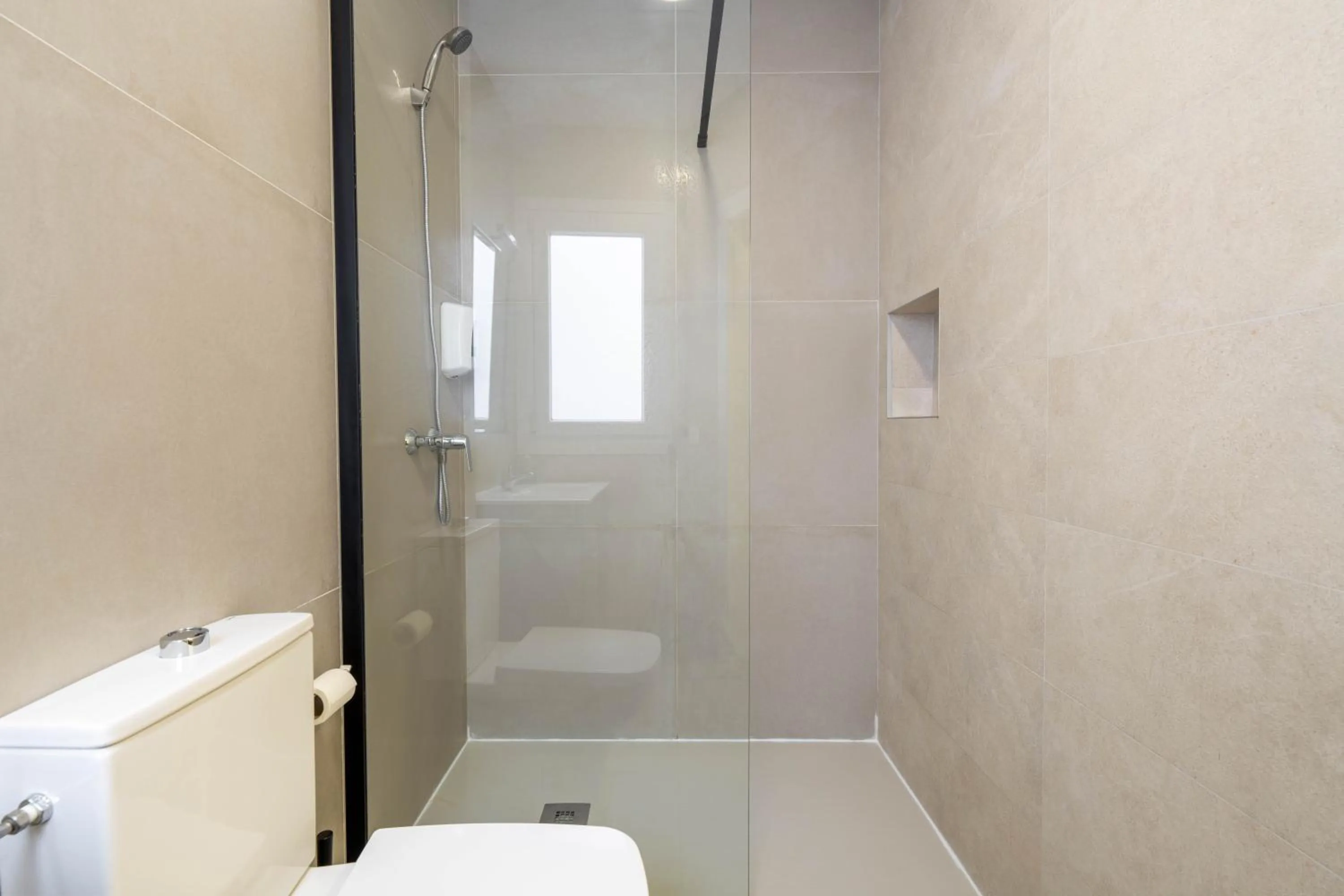 Shower in BF Rooms Almeria Centro