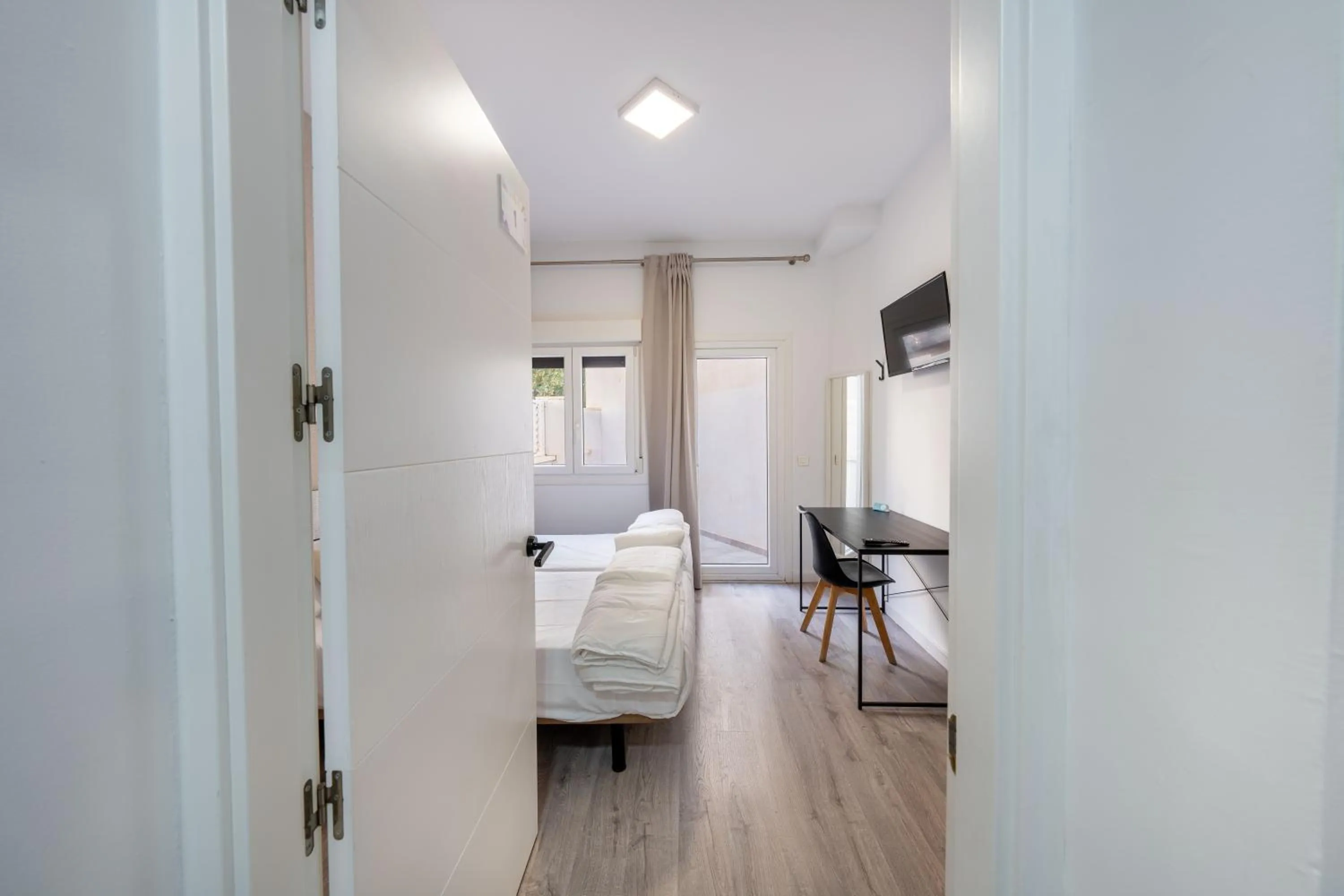 Photo of the whole room, Bed in BF Rooms Almeria Centro