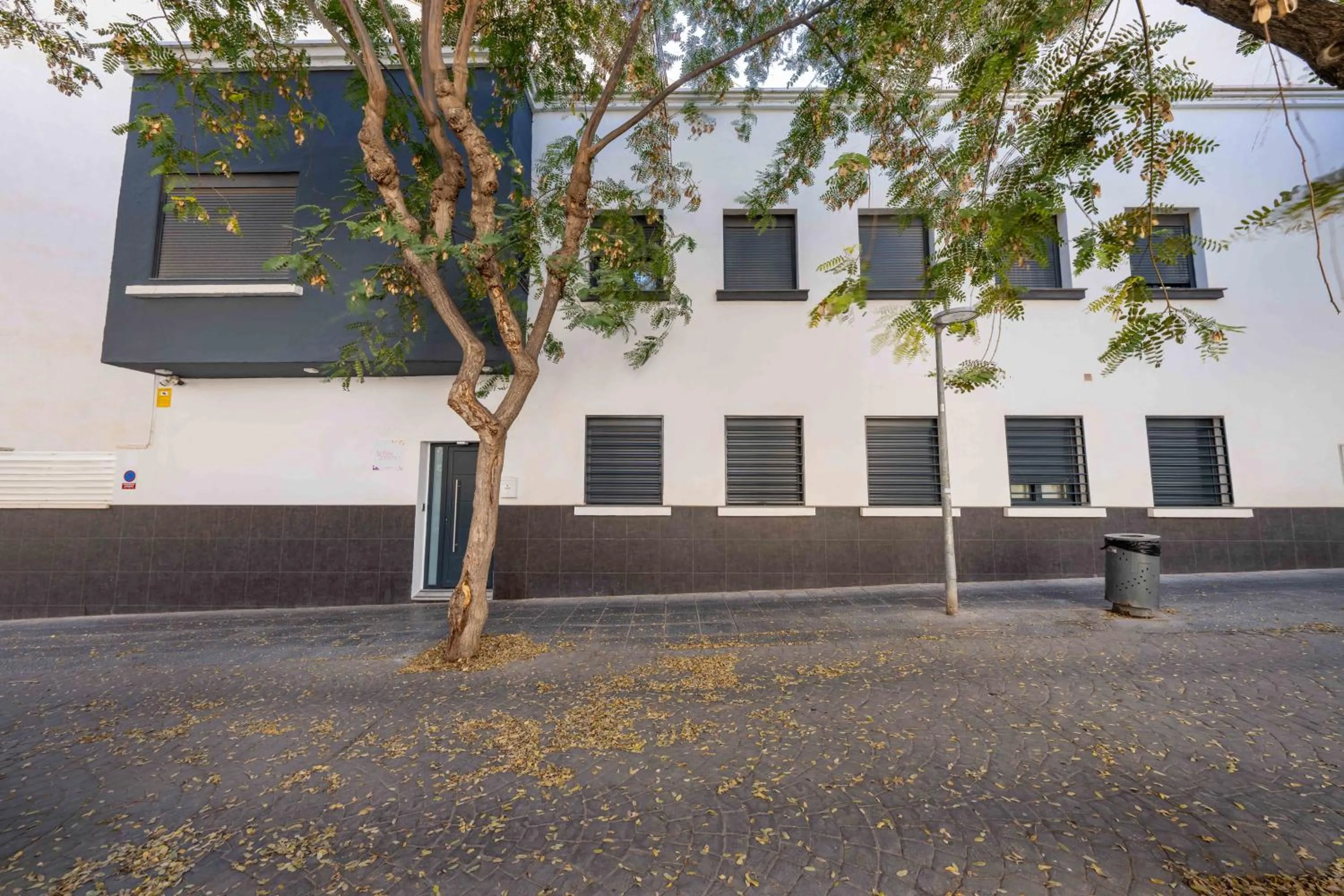 Property building in BF Rooms Almeria Centro