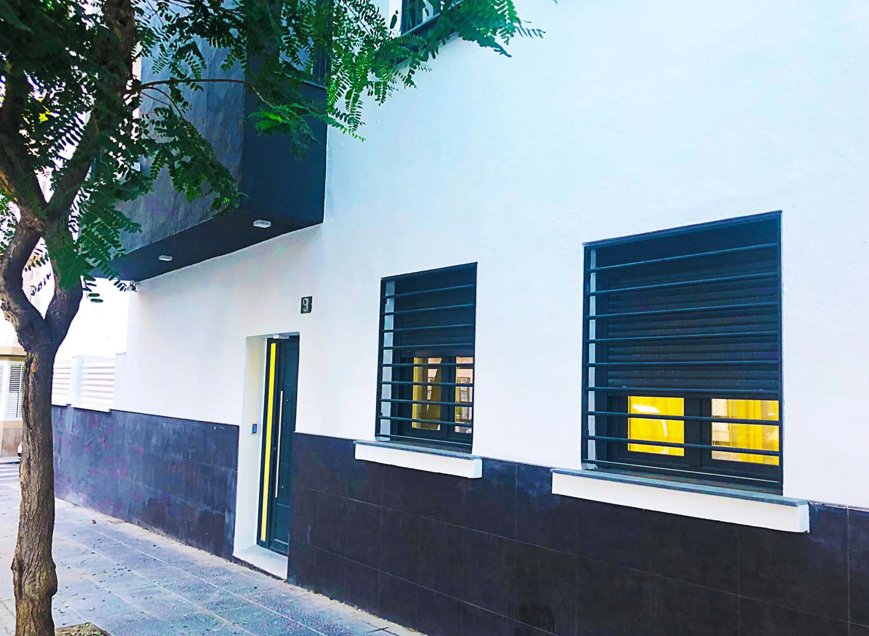 Facade/entrance in BF Rooms Almeria Centro