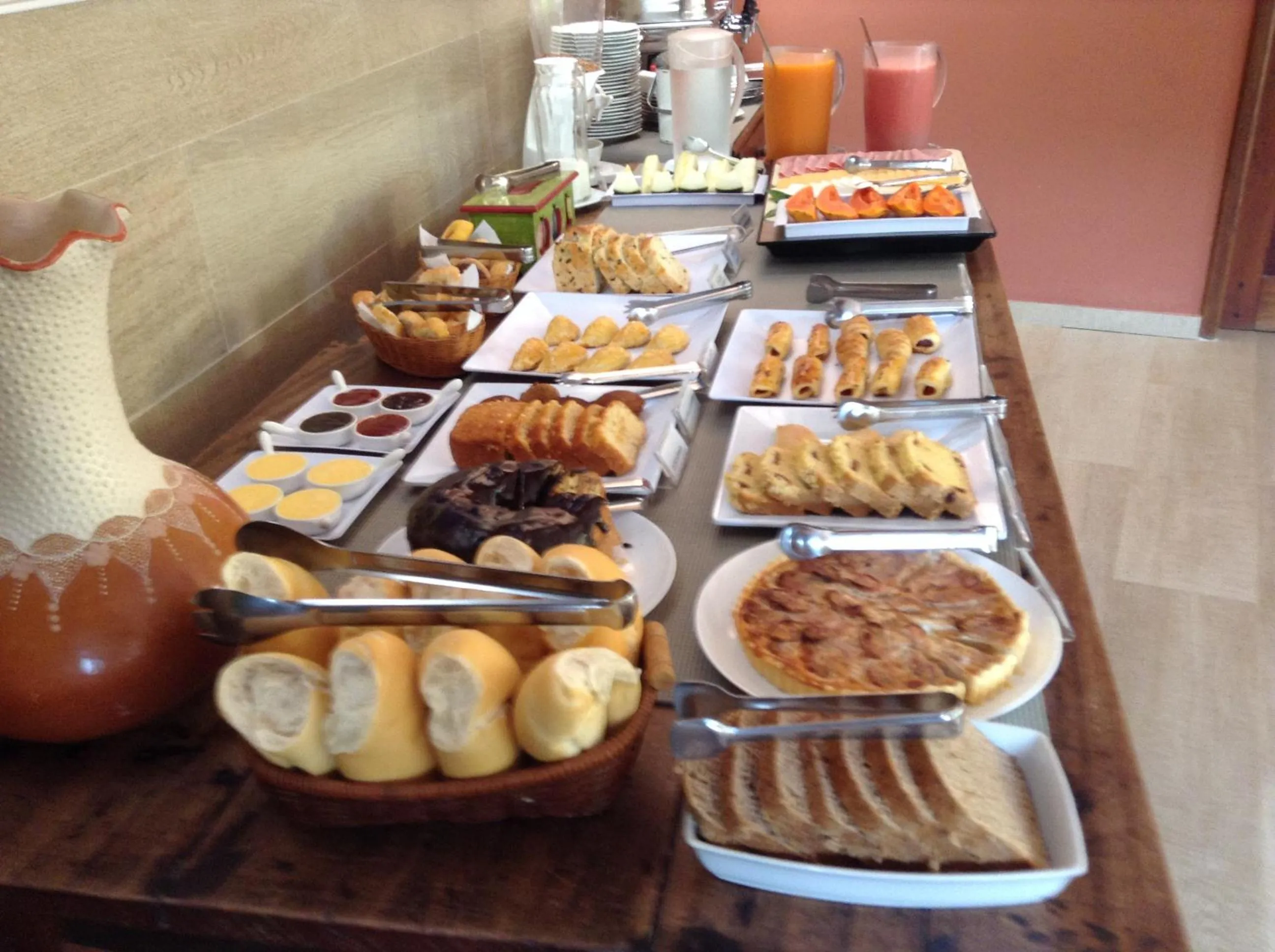 Buffet breakfast in Pousada Bahia Bella