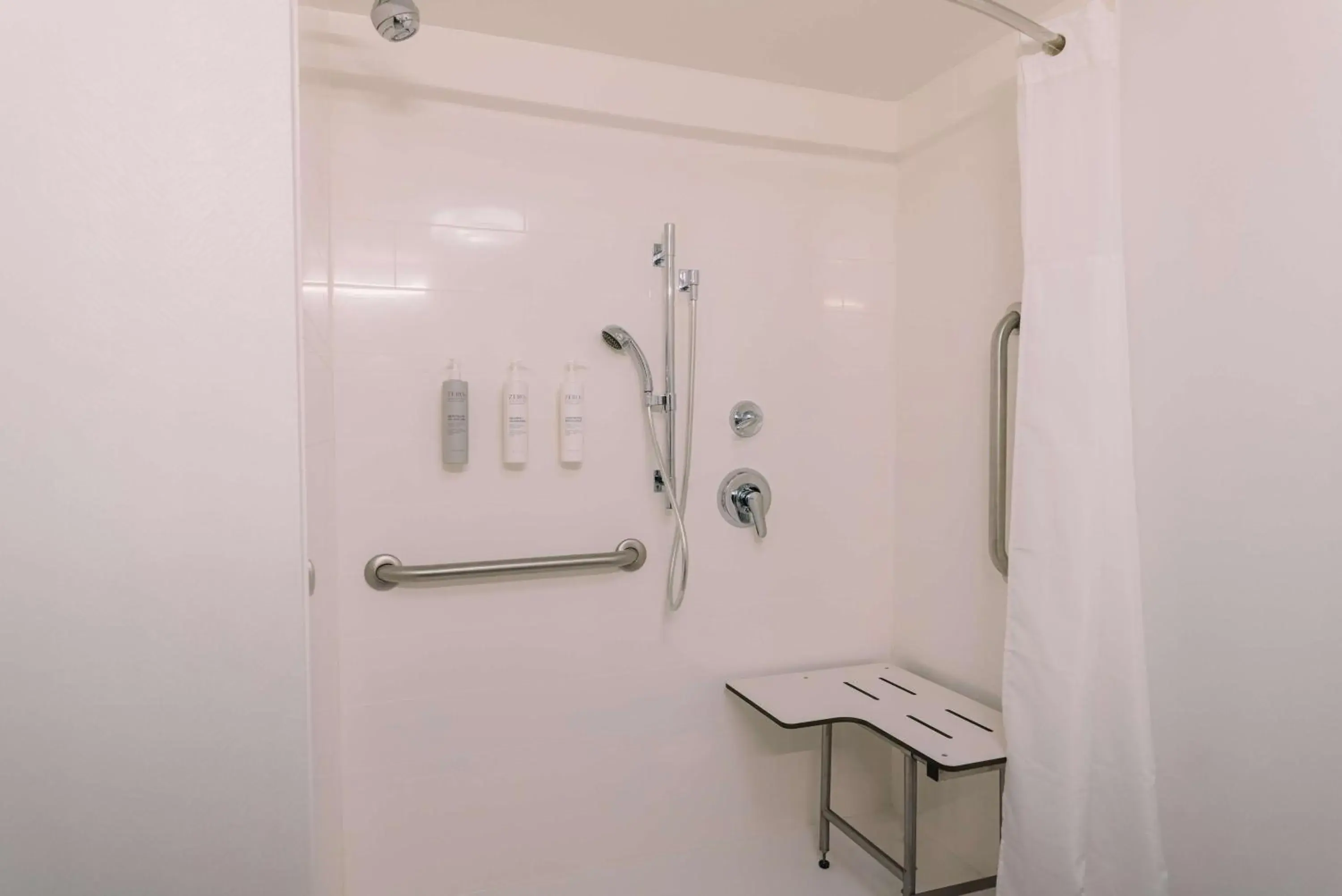 Bathroom in Hampton Inn Gatlinburg Bathroom in Hampton Inn Gatlinburg