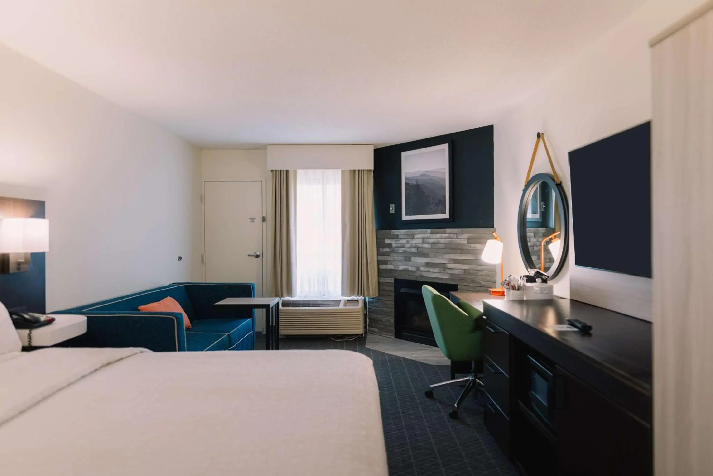 Queen Room with Balcony - Non-Smoking in Hampton Inn Gatlinburg Queen Room with Balcony - Non-Smoking in Hampton Inn Gatlinburg