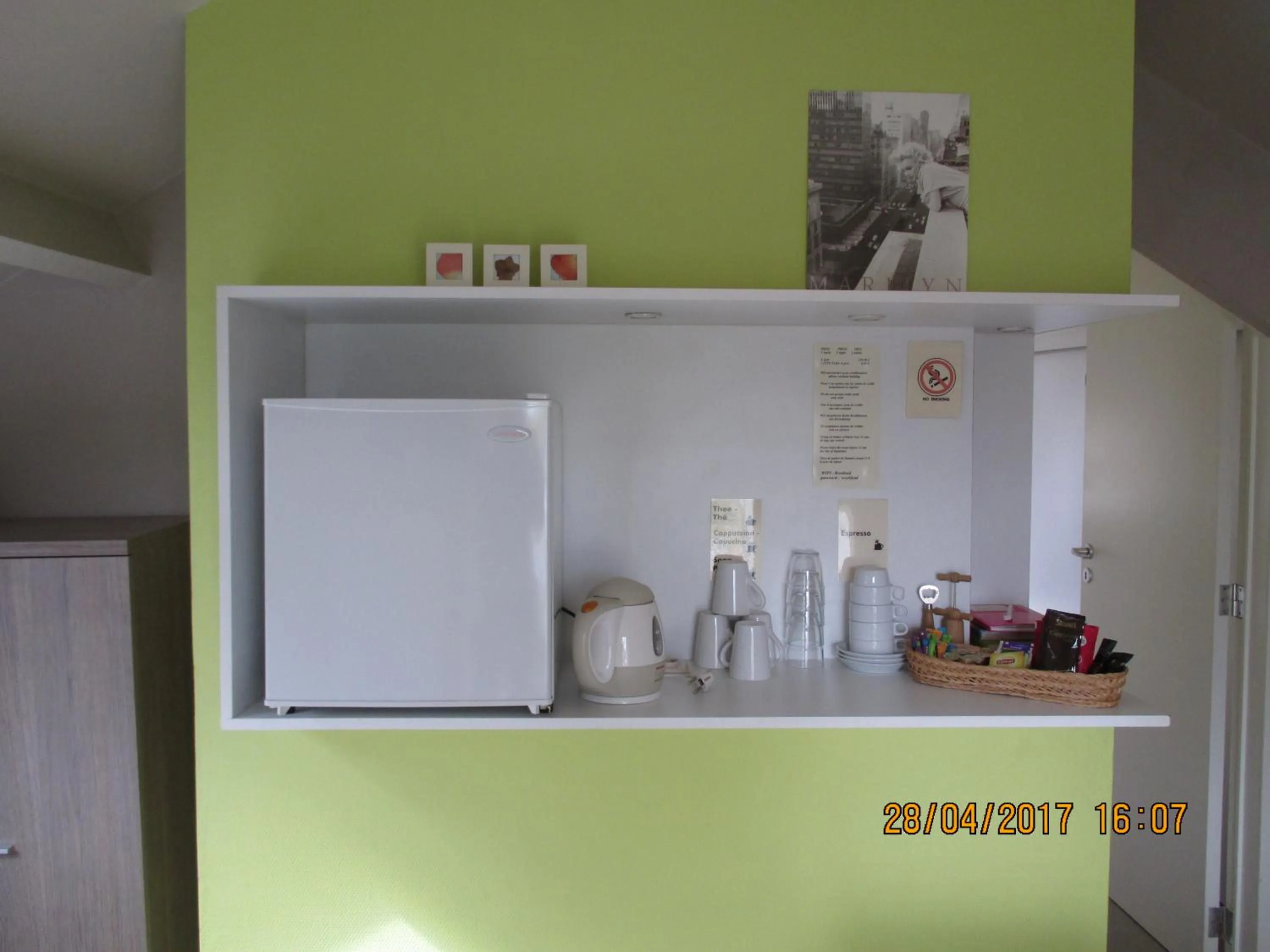 Coffee/tea facilities in B&B Roseland