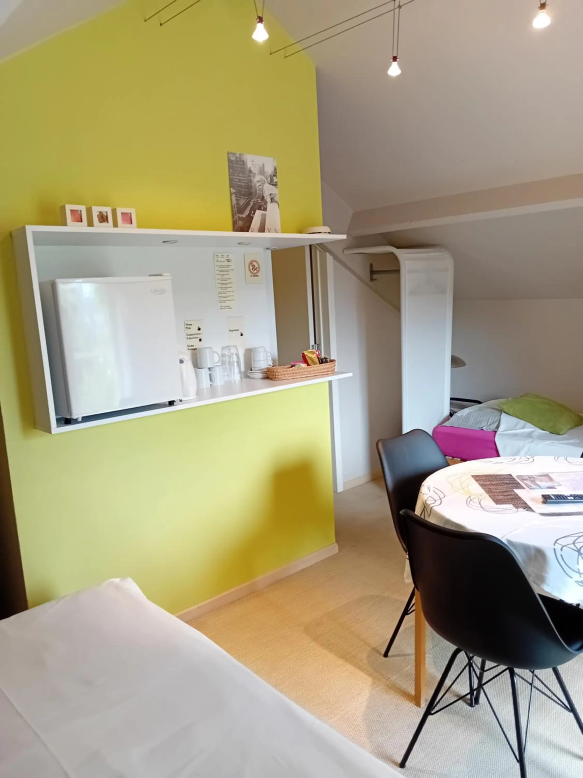 Photo of the whole room in B&B Roseland