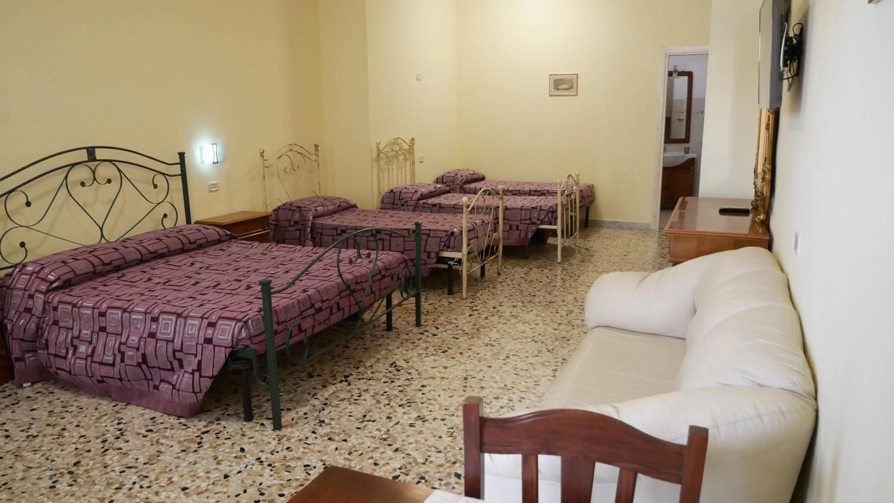 Photo of the whole room, Bed in Masseria Lama D'impisa