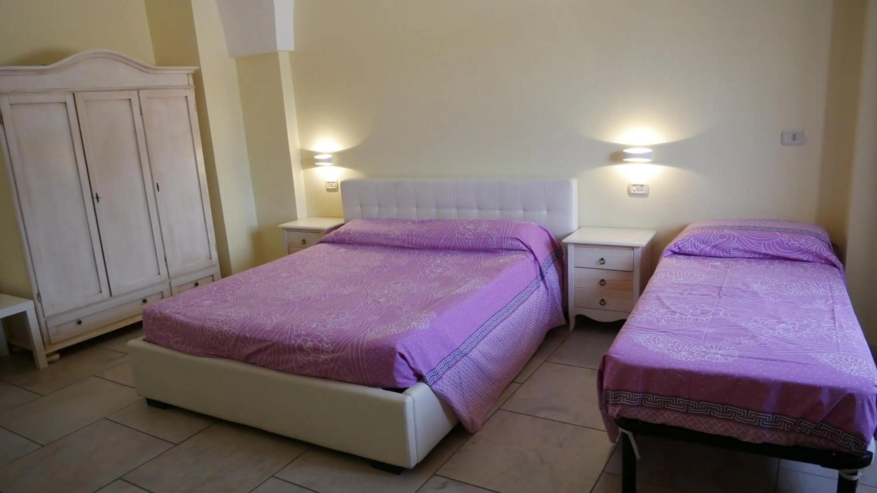 Photo of the whole room, Bed in Masseria Lama D'impisa