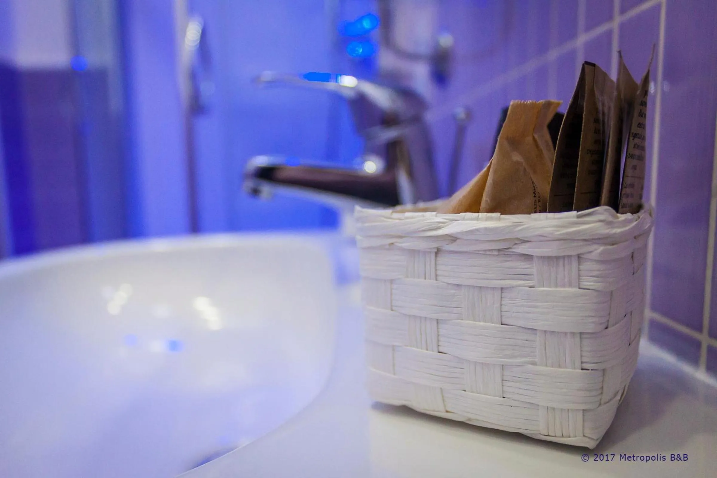 Bathroom in Metropolis B&B