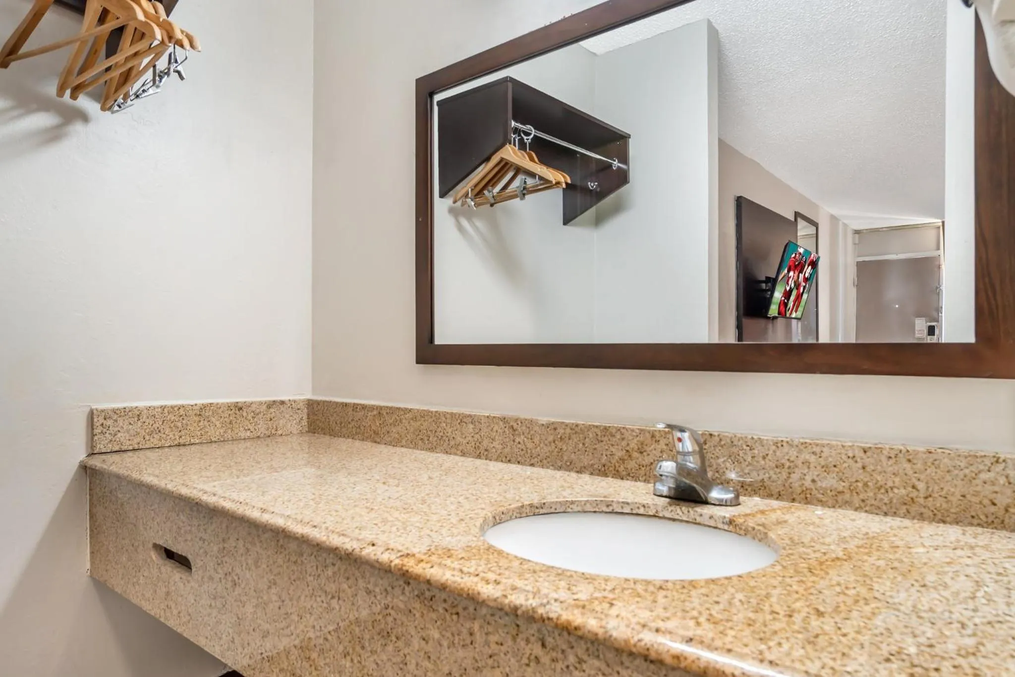 Bathroom in Red Roof Inn Montgomery - Midtown