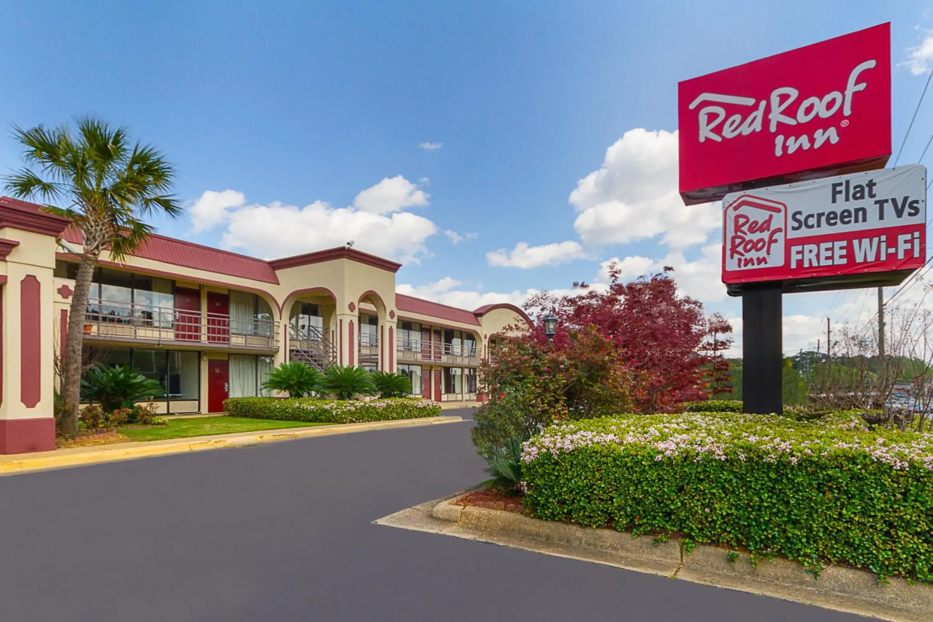 Property Building in Red Roof Inn Montgomery - Midtown