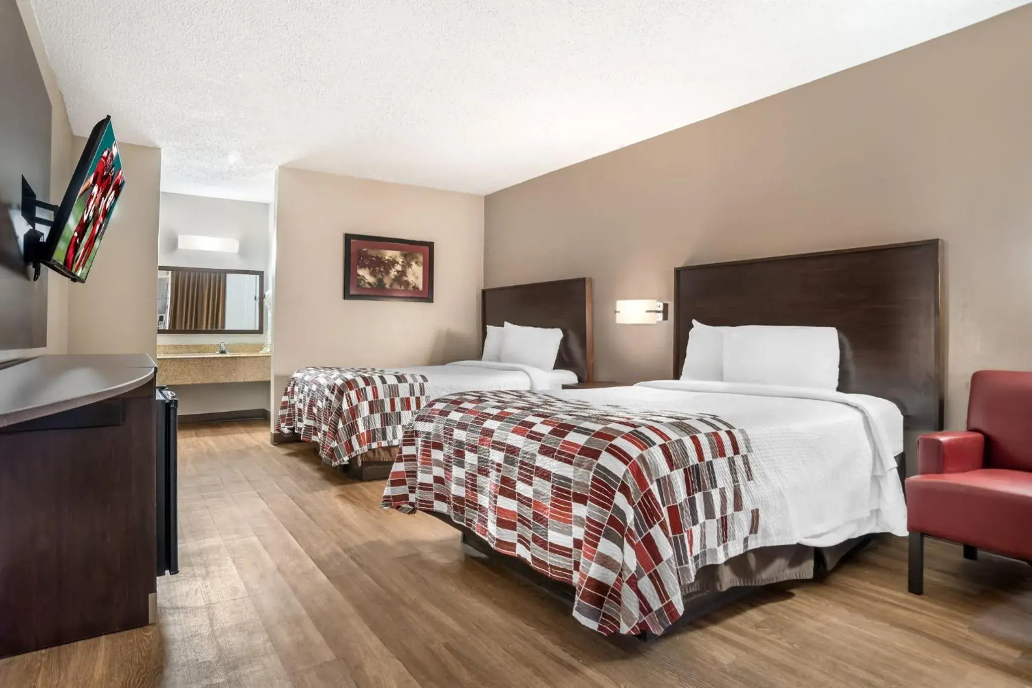 Photo of the whole room, Bed in Red Roof Inn Montgomery - Midtown Photo of the whole room, Bed in Red Roof Inn Montgomery - Midtown