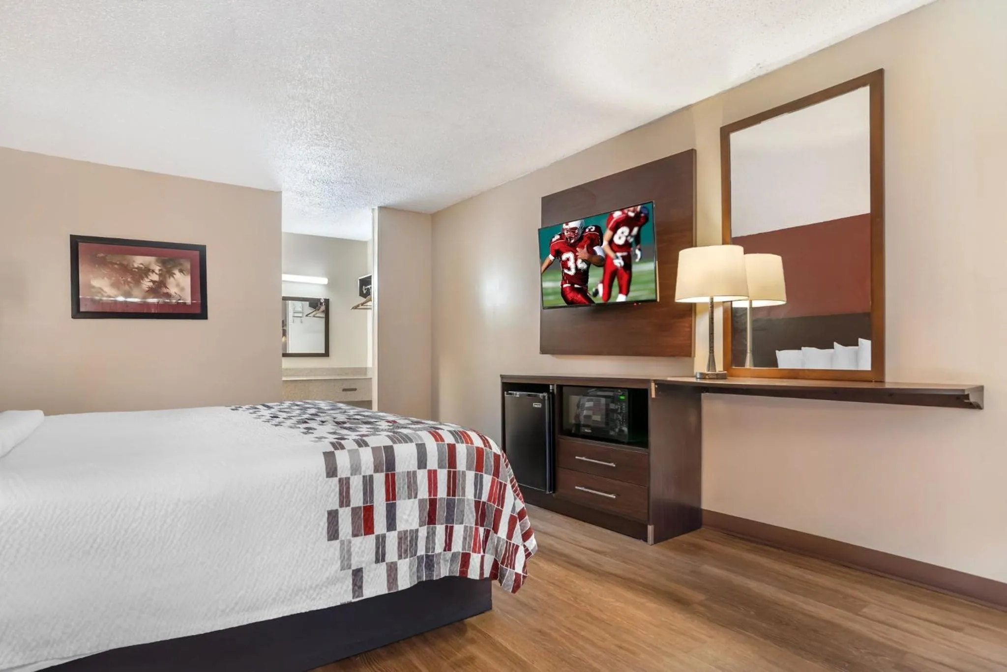 Bedroom, Bed in Red Roof Inn Montgomery - Midtown