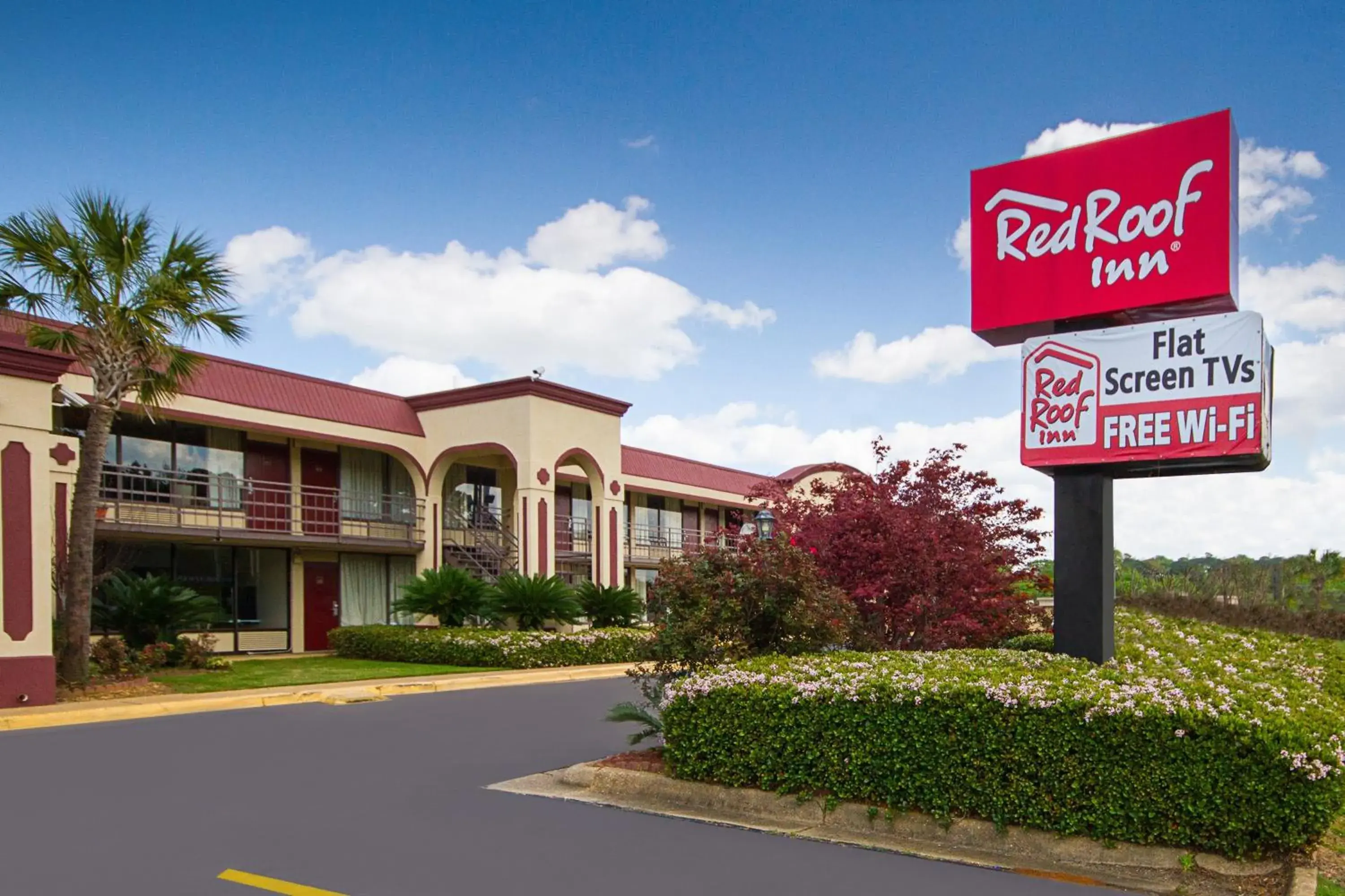 Property Building in Red Roof Inn Montgomery - Midtown