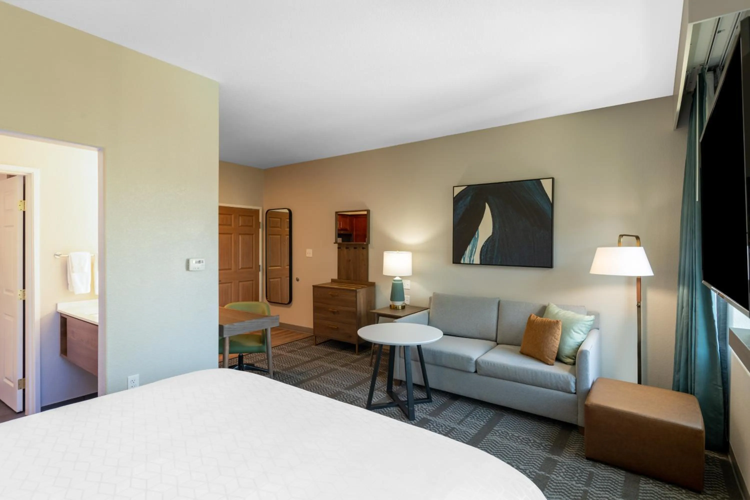 Photo of the whole room, Bed in Staybridge Suites Phoenix Glendale Sports Dist by IHG