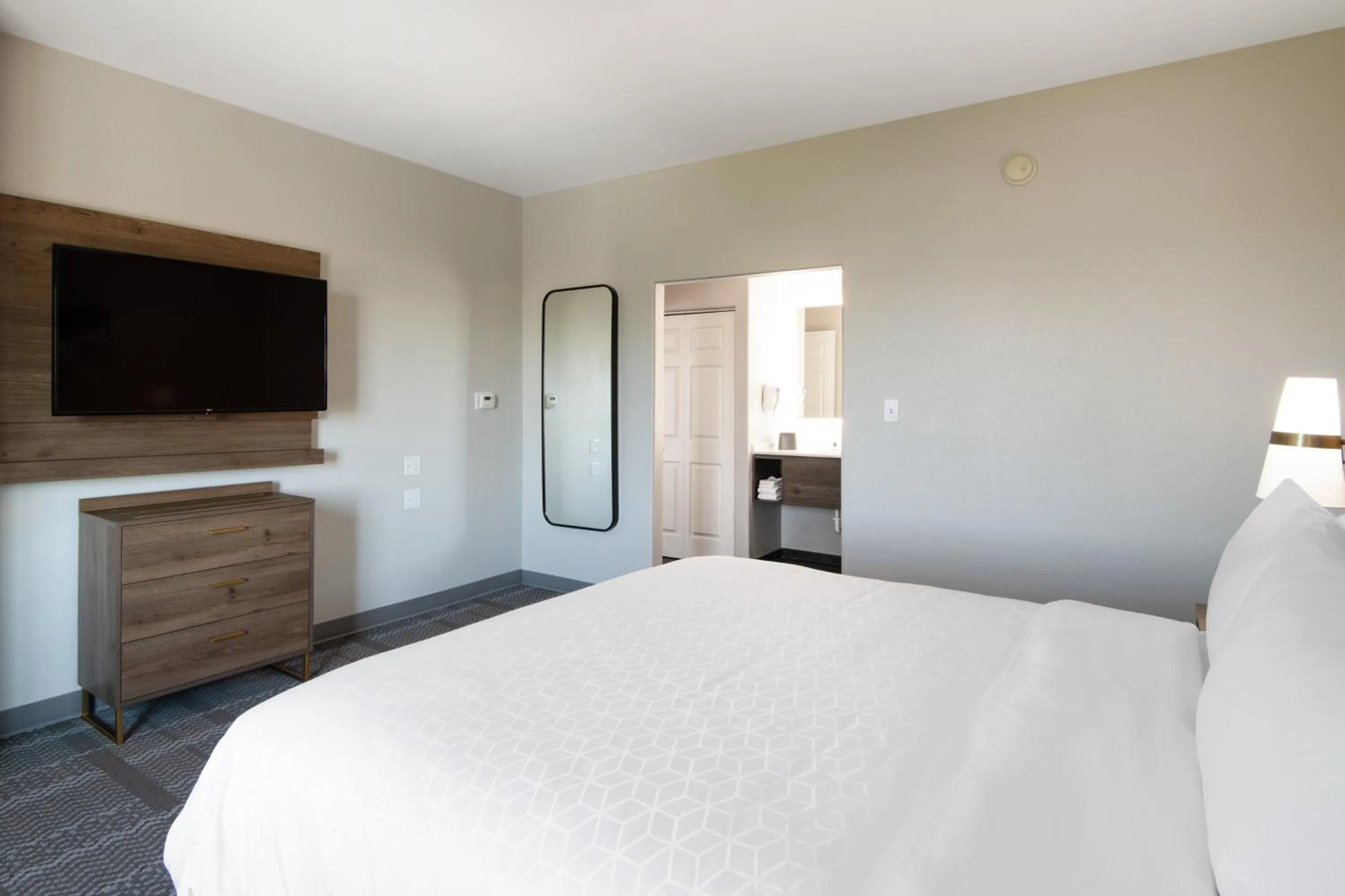 Photo of the whole room, Bed in Staybridge Suites Phoenix Glendale Sports Dist by IHG