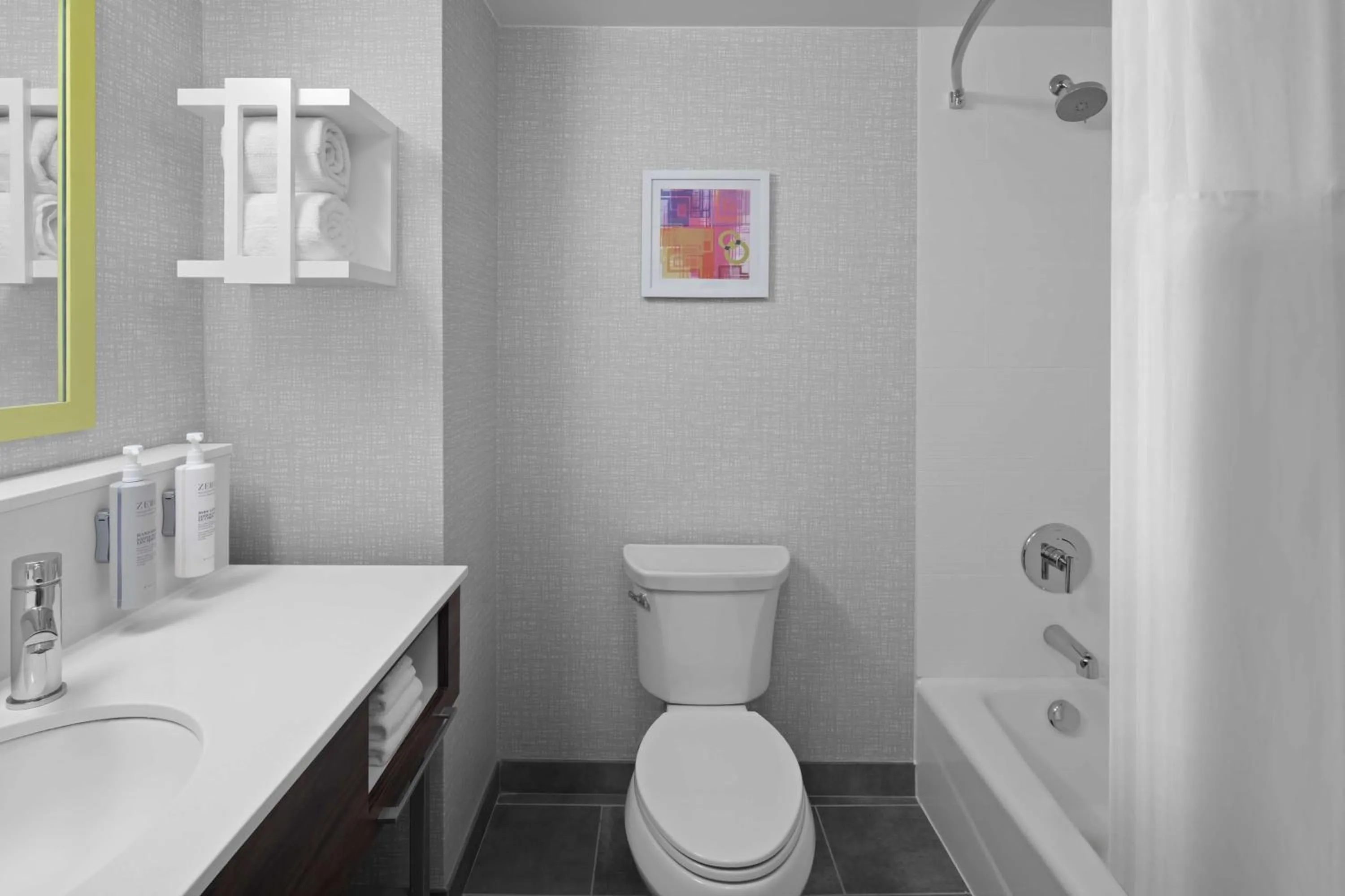 Bathroom in Hampton Inn & Suites Grand Rapids-Airport 28th St