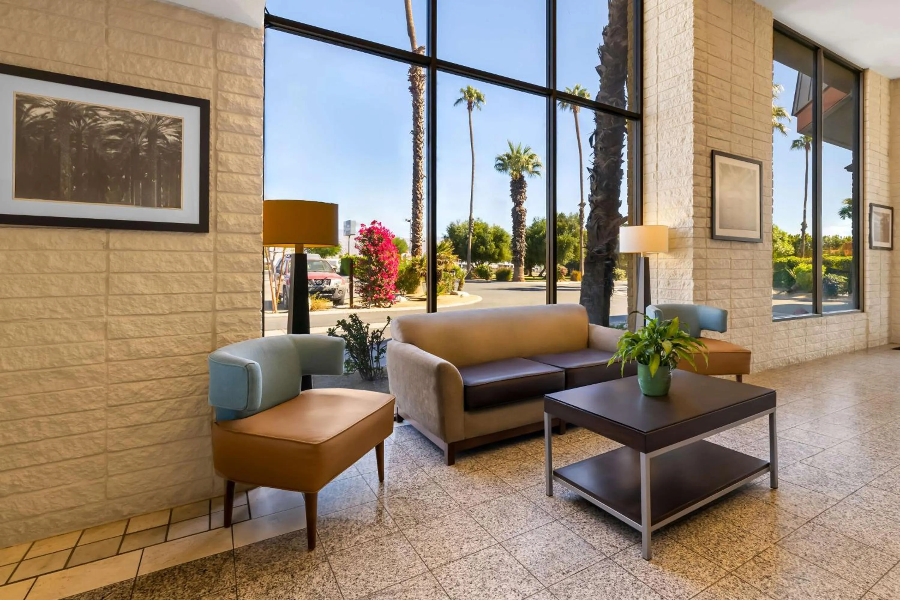 Lobby or reception in Best Western Date Tree Hotel