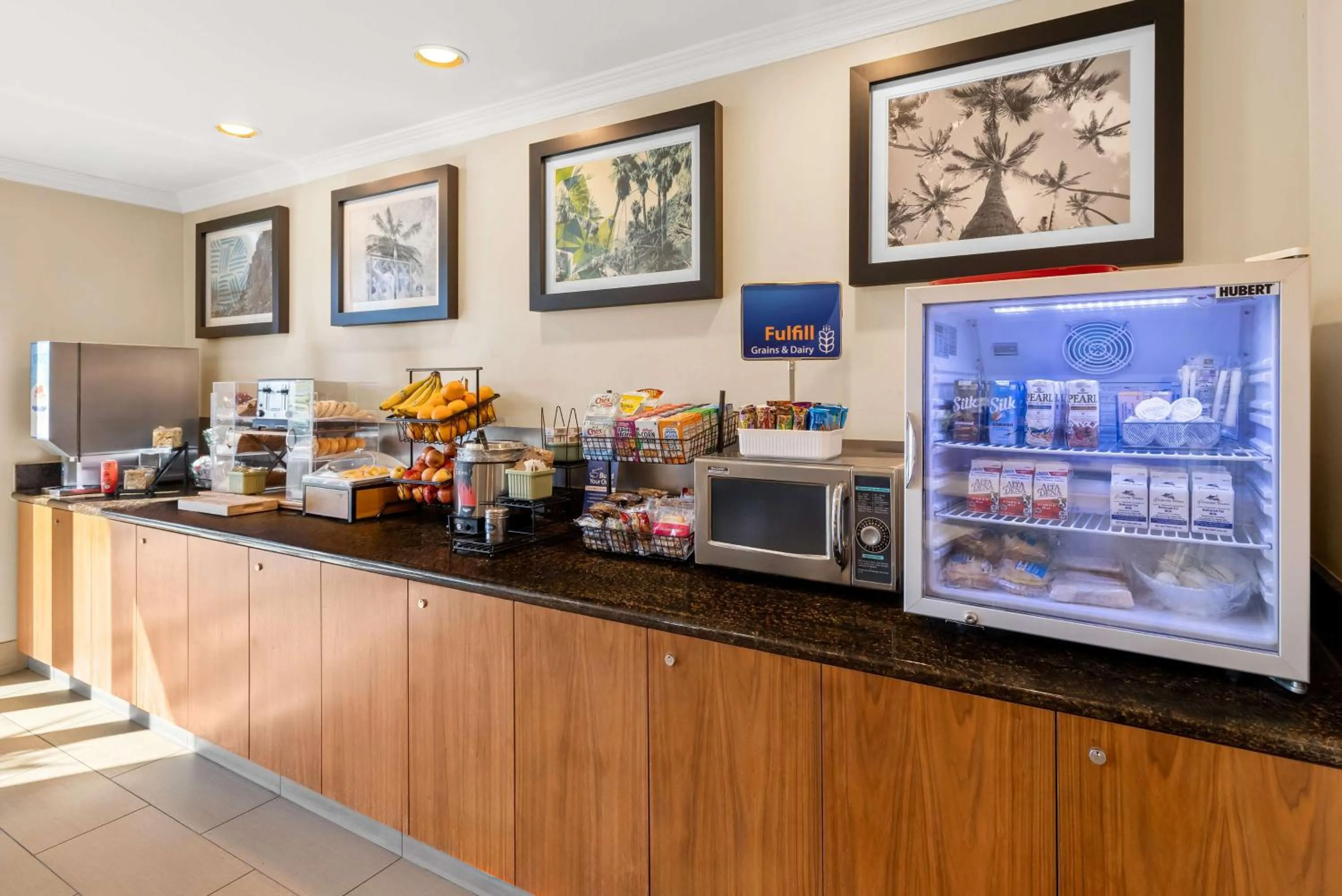 Breakfast in Best Western Date Tree Hotel