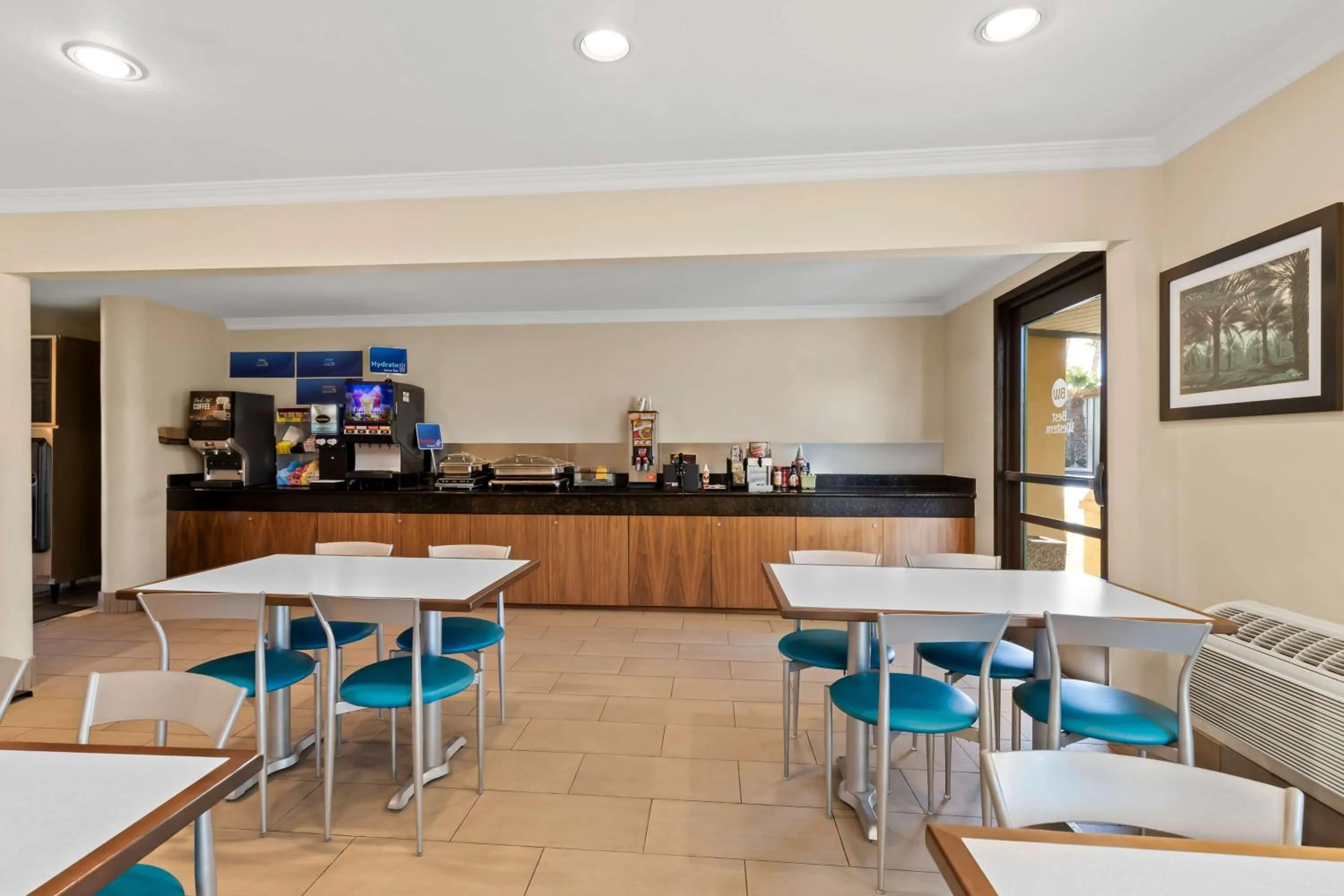 Breakfast in Best Western Date Tree Hotel