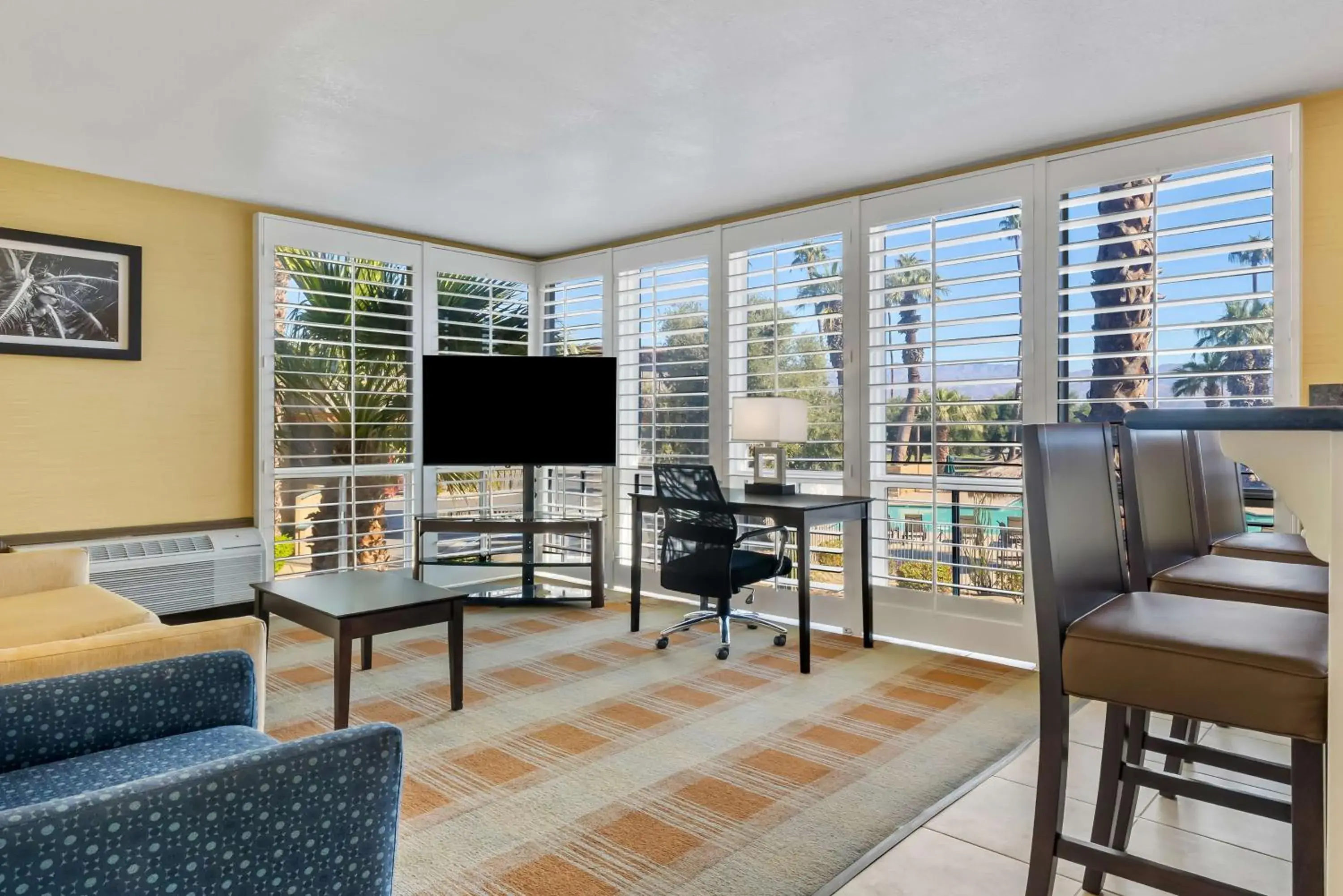 Photo of the whole room in Best Western Date Tree Hotel Photo of the whole room in Best Western Date Tree Hotel