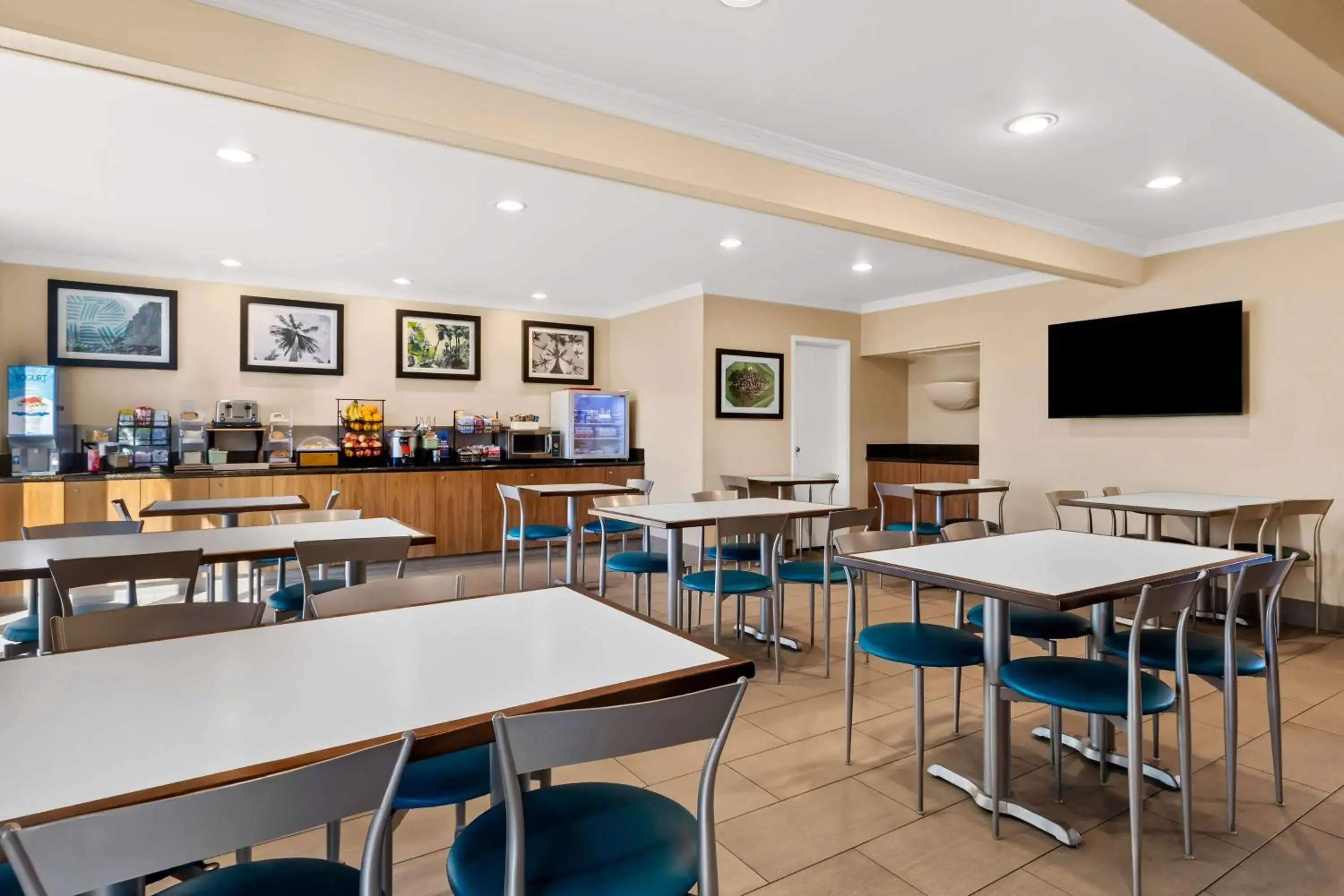 Breakfast in Best Western Date Tree Hotel Breakfast in Best Western Date Tree Hotel