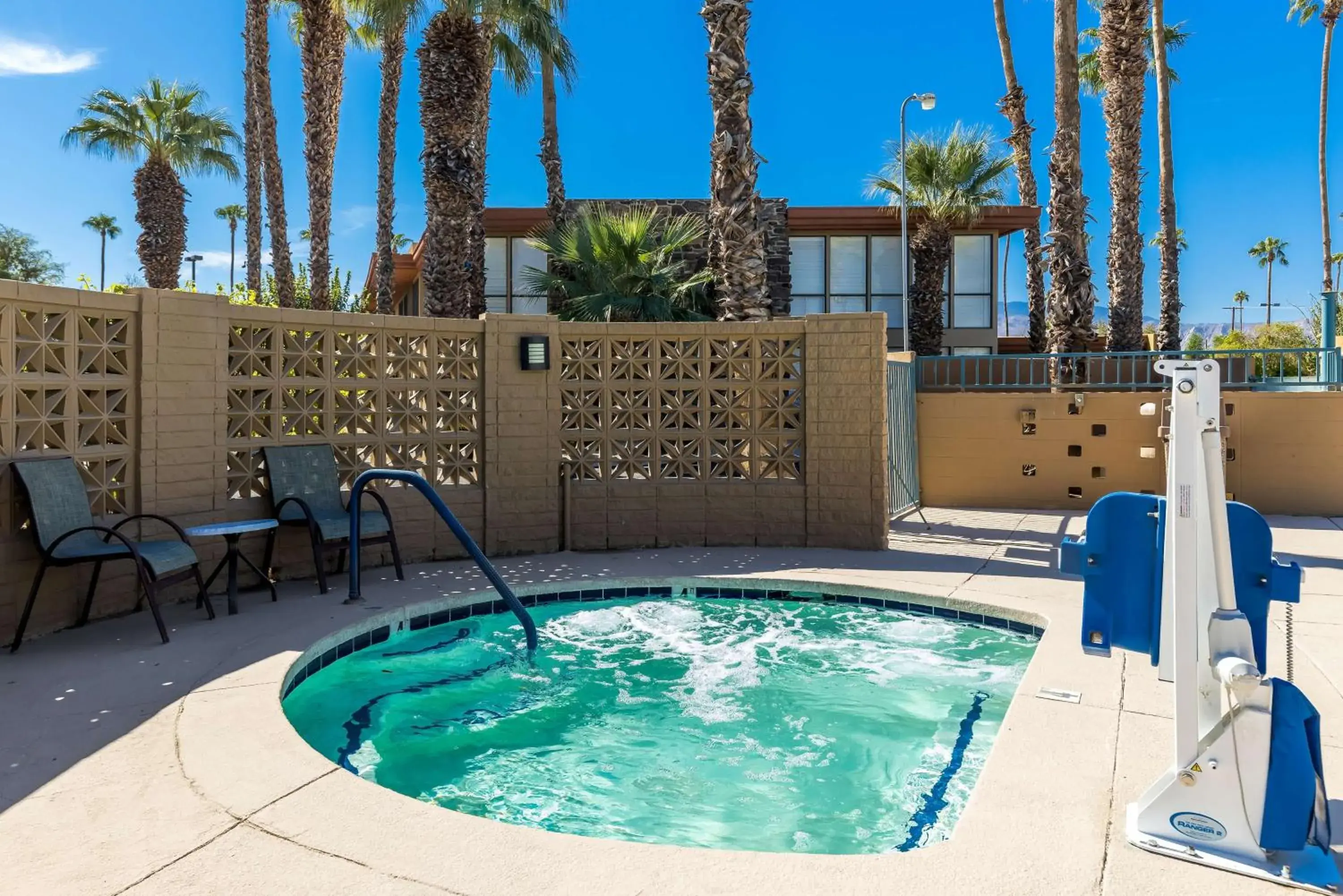 Pool view in Best Western Date Tree Hotel Pool view in Best Western Date Tree Hotel