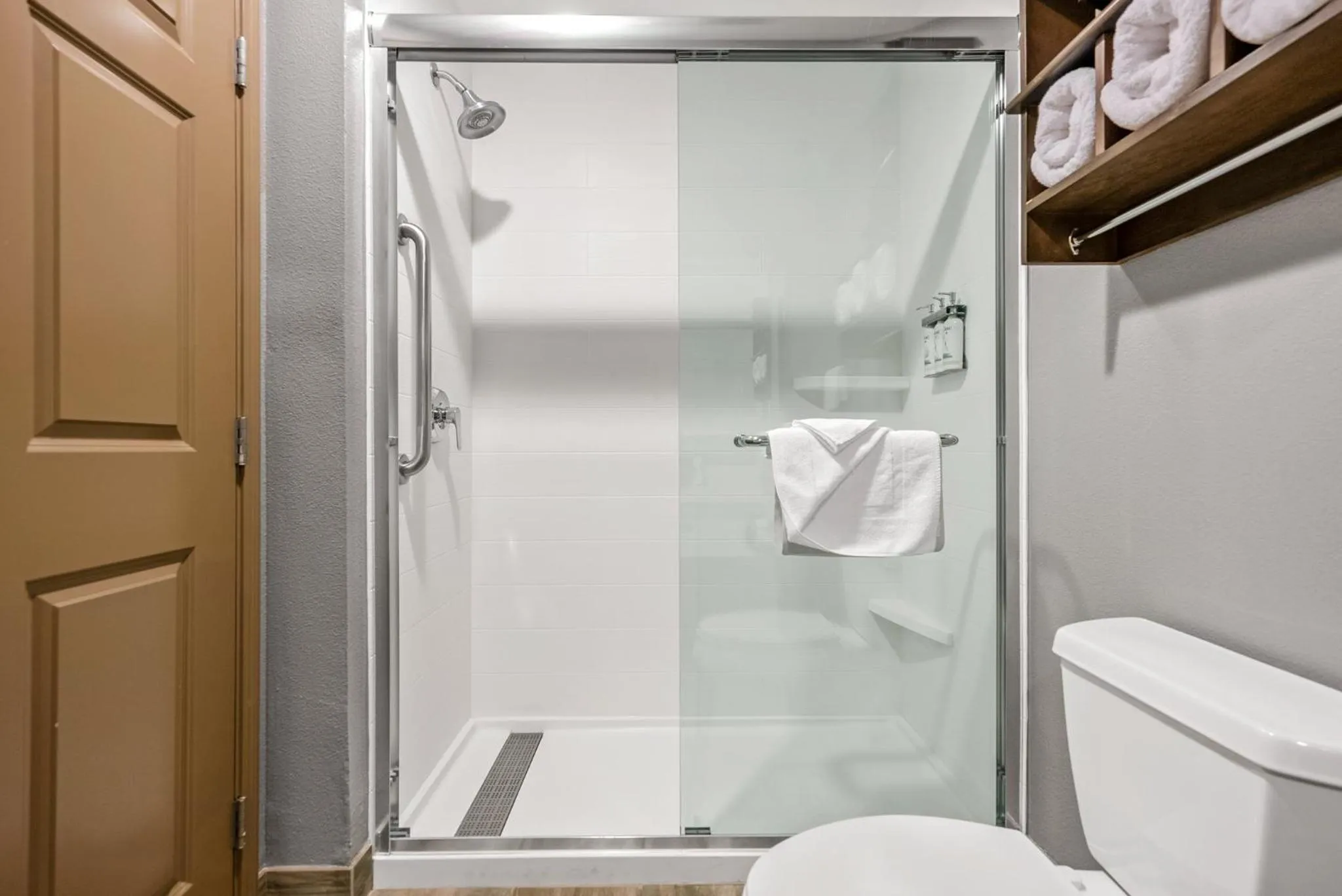 Bathroom in Holiday Inn Express Hotel & Suites - Paso Robles by IHG