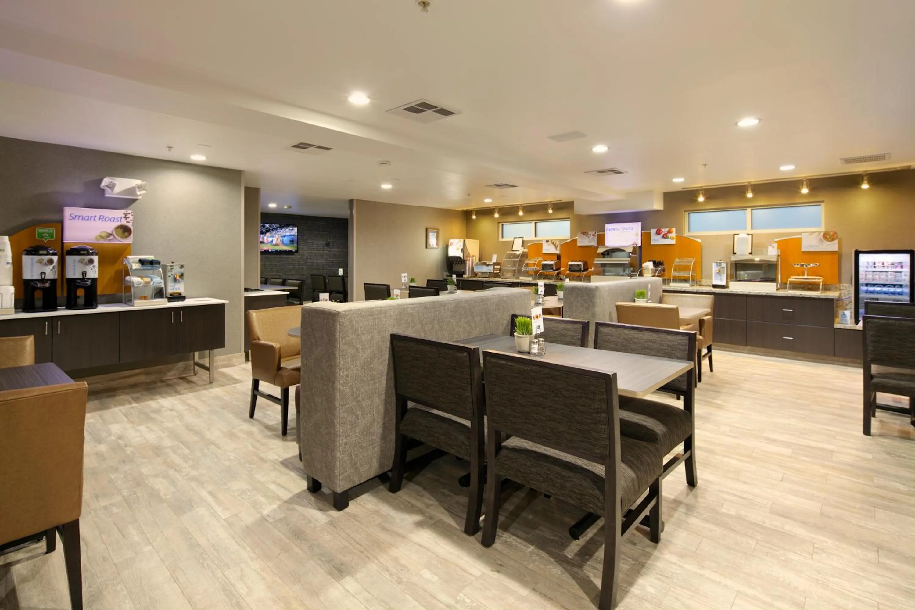 Breakfast in Holiday Inn Express Hotel & Suites - Paso Robles by IHG