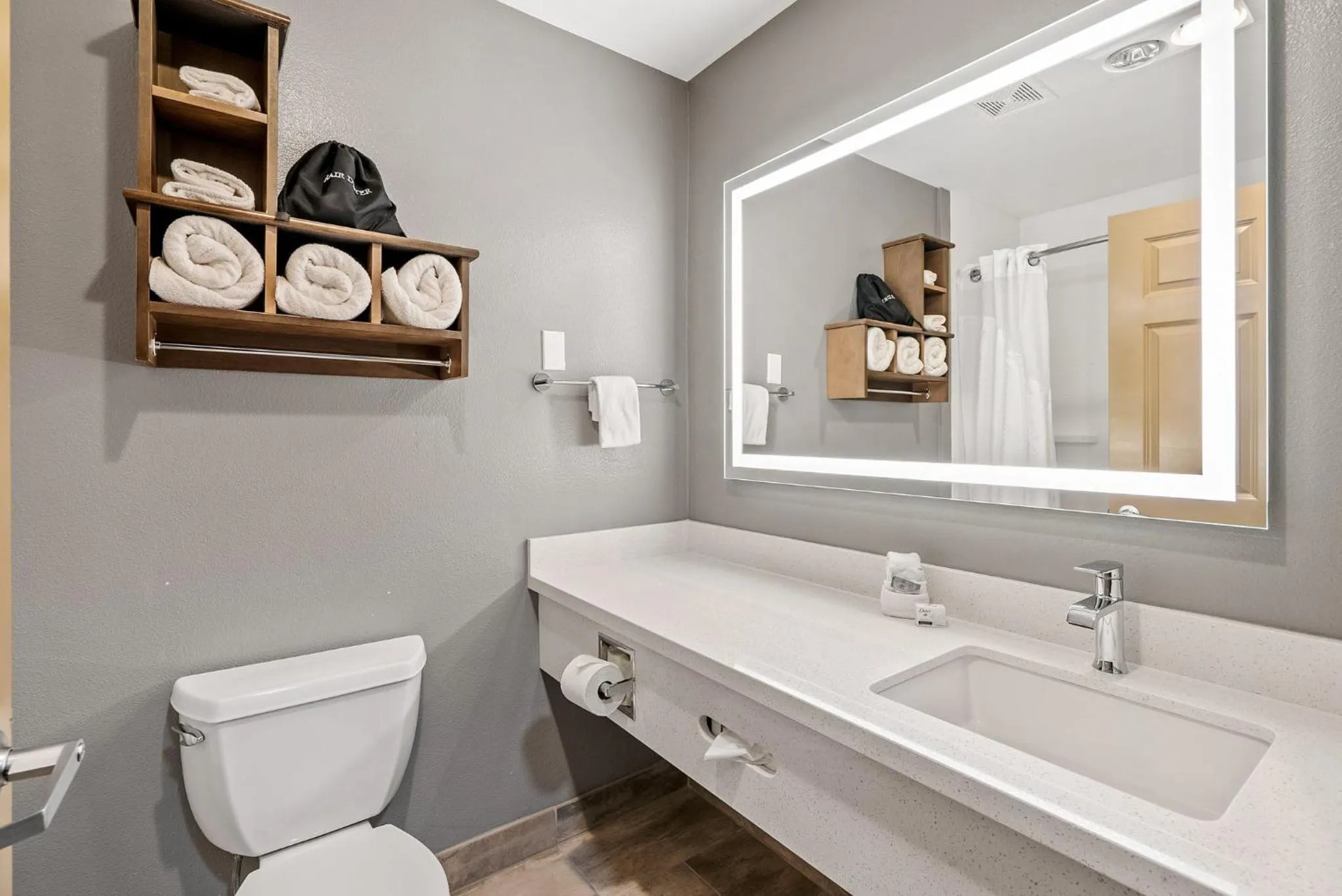 Bathroom in Holiday Inn Express Hotel & Suites - Paso Robles by IHG