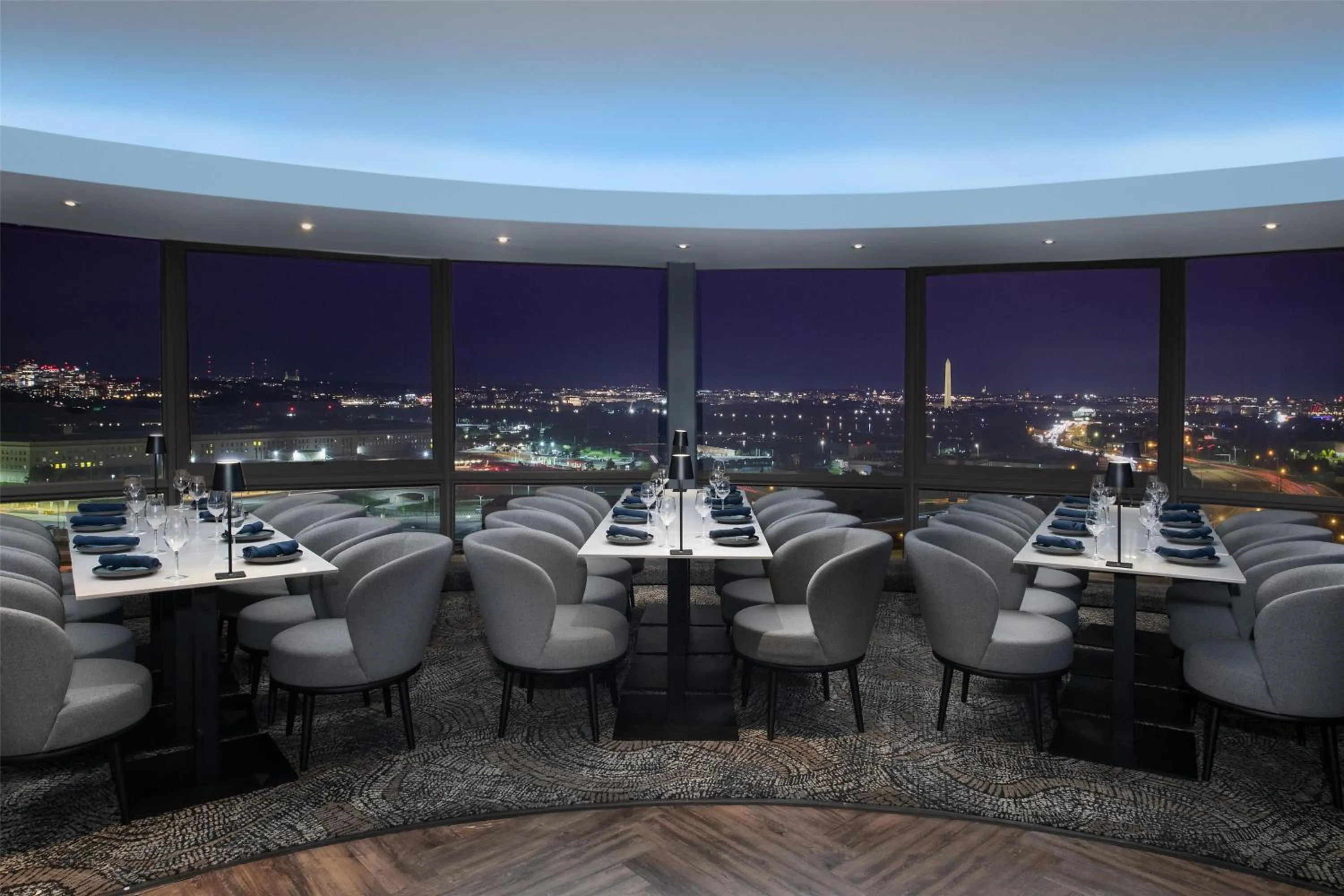 Lounge or bar in DoubleTree by Hilton Washington DC – Crystal City