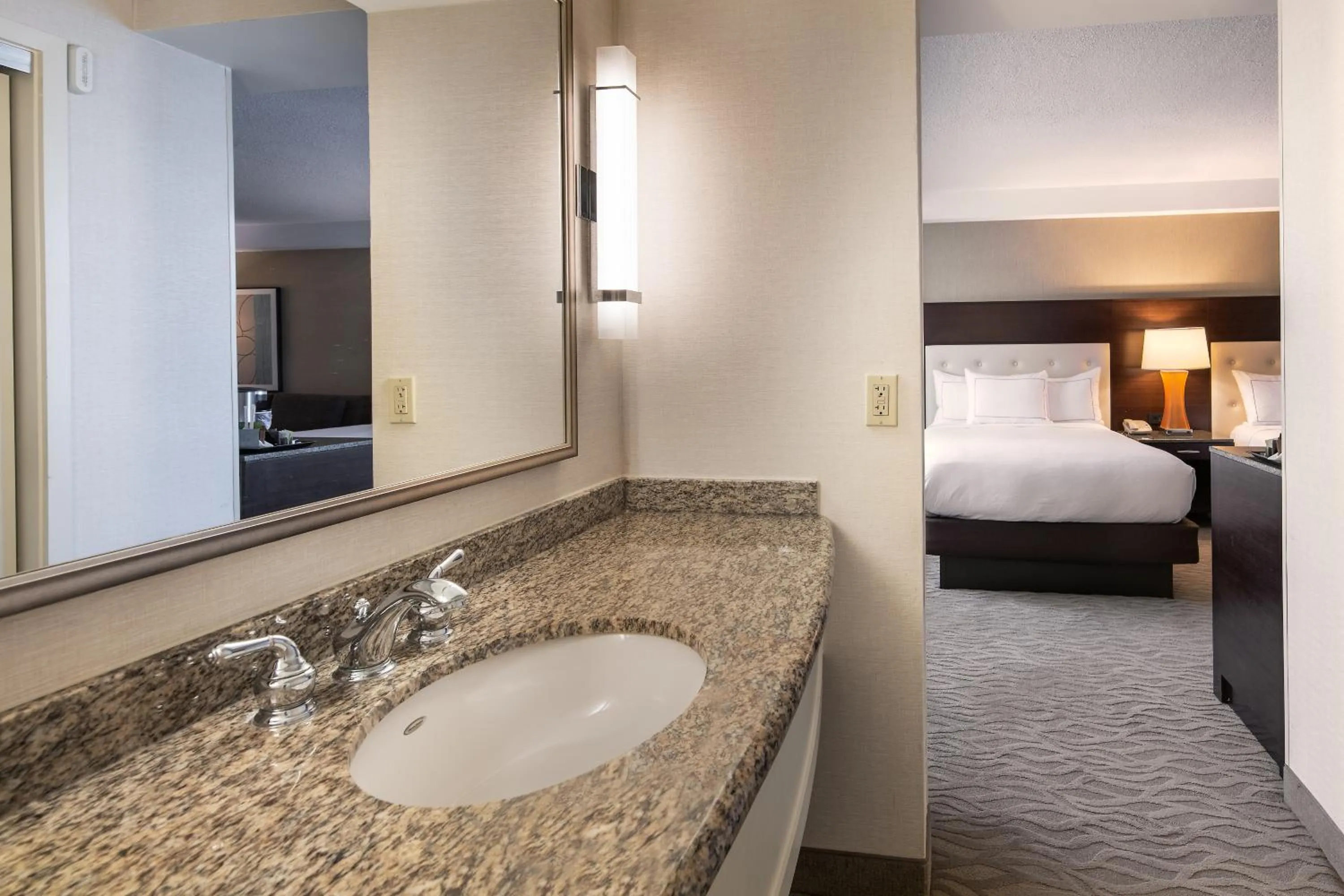 Guests, Bed in DoubleTree by Hilton Washington DC – Crystal City