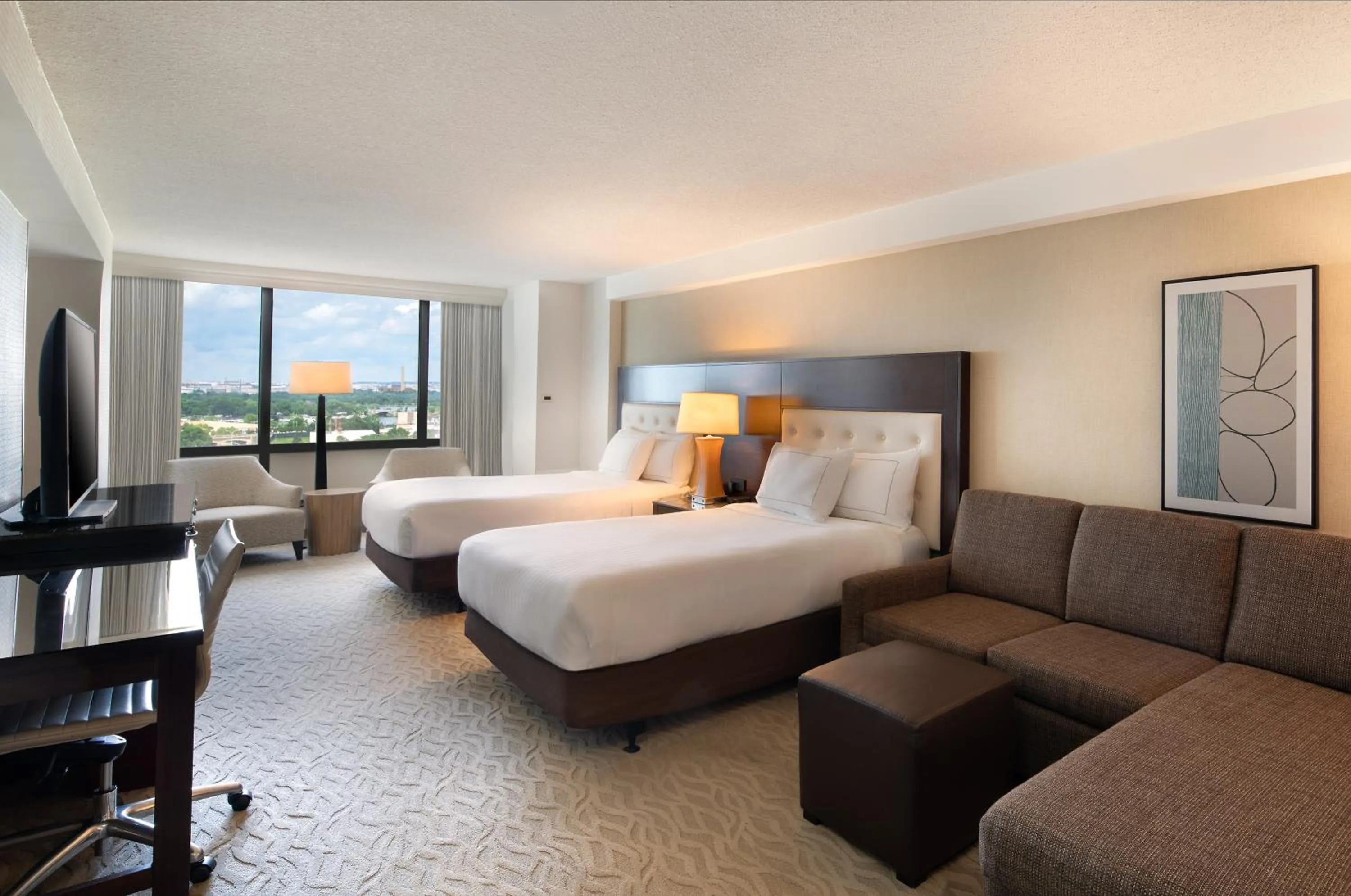 City view, Bed in DoubleTree by Hilton Washington DC – Crystal City