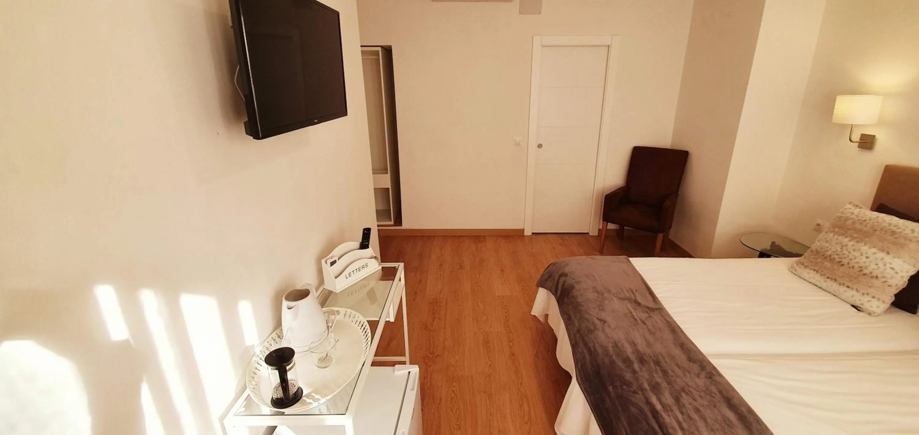 Photo of the whole room, Bed in Fan Rooms Gálvez
