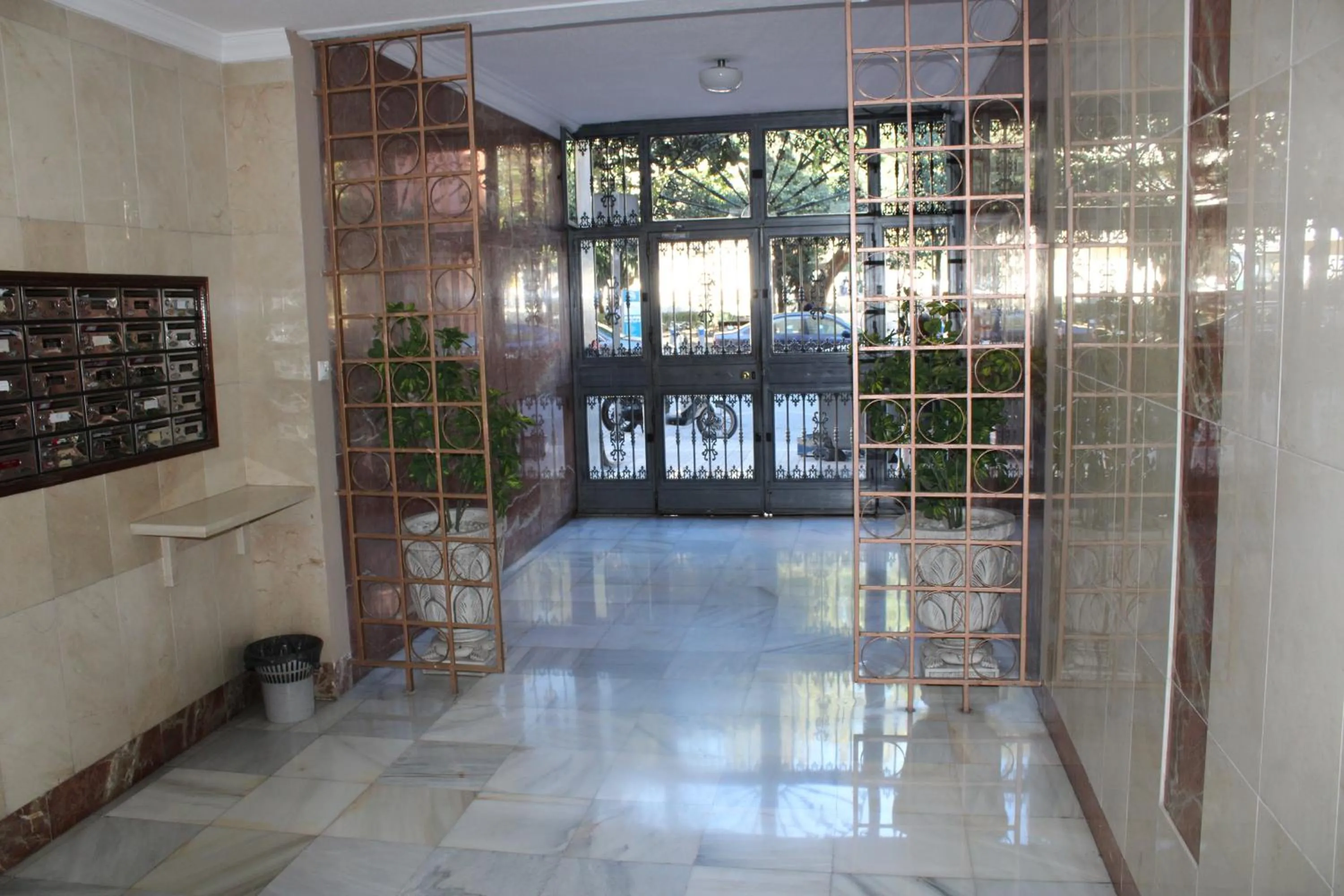 Facade/entrance in Fan Rooms Gálvez