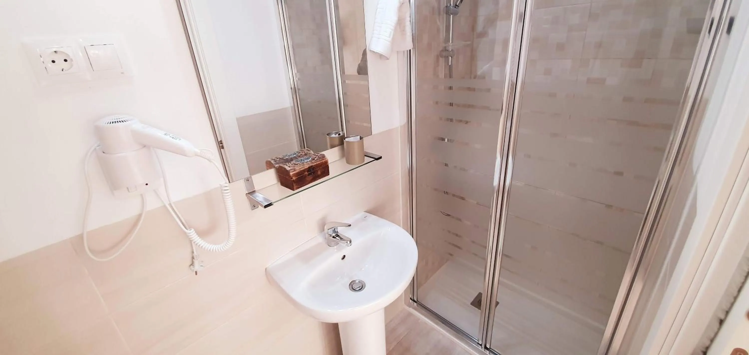Bathroom in Fan Rooms Gálvez