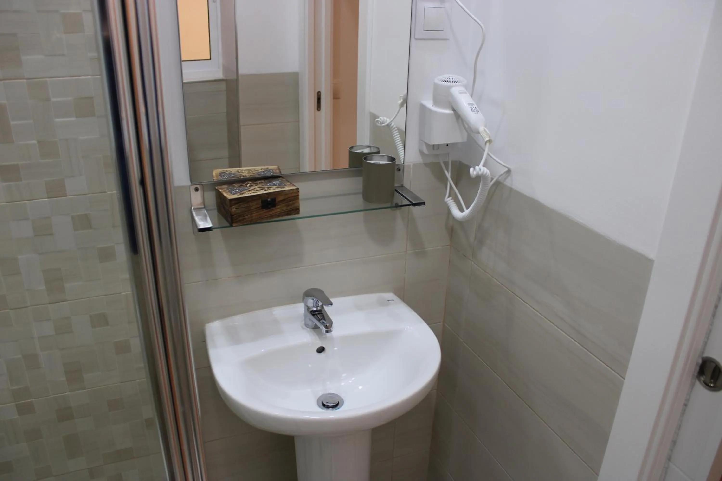 Bathroom in Fan Rooms Gálvez