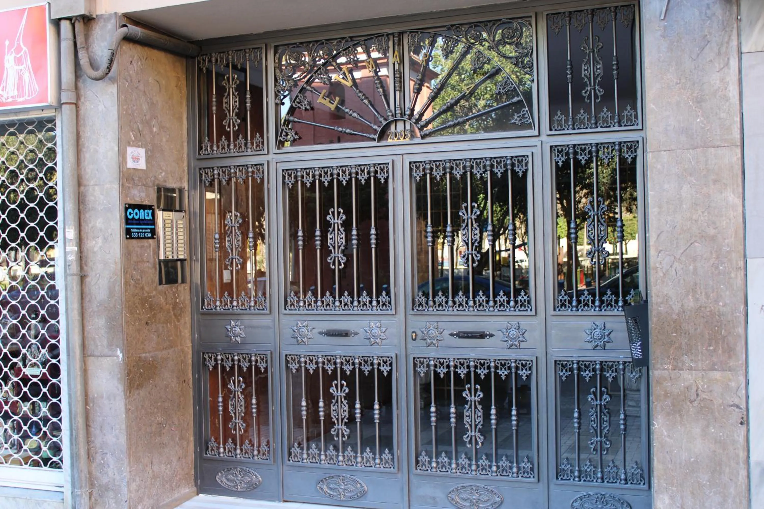 Facade/entrance in Fan Rooms Gálvez