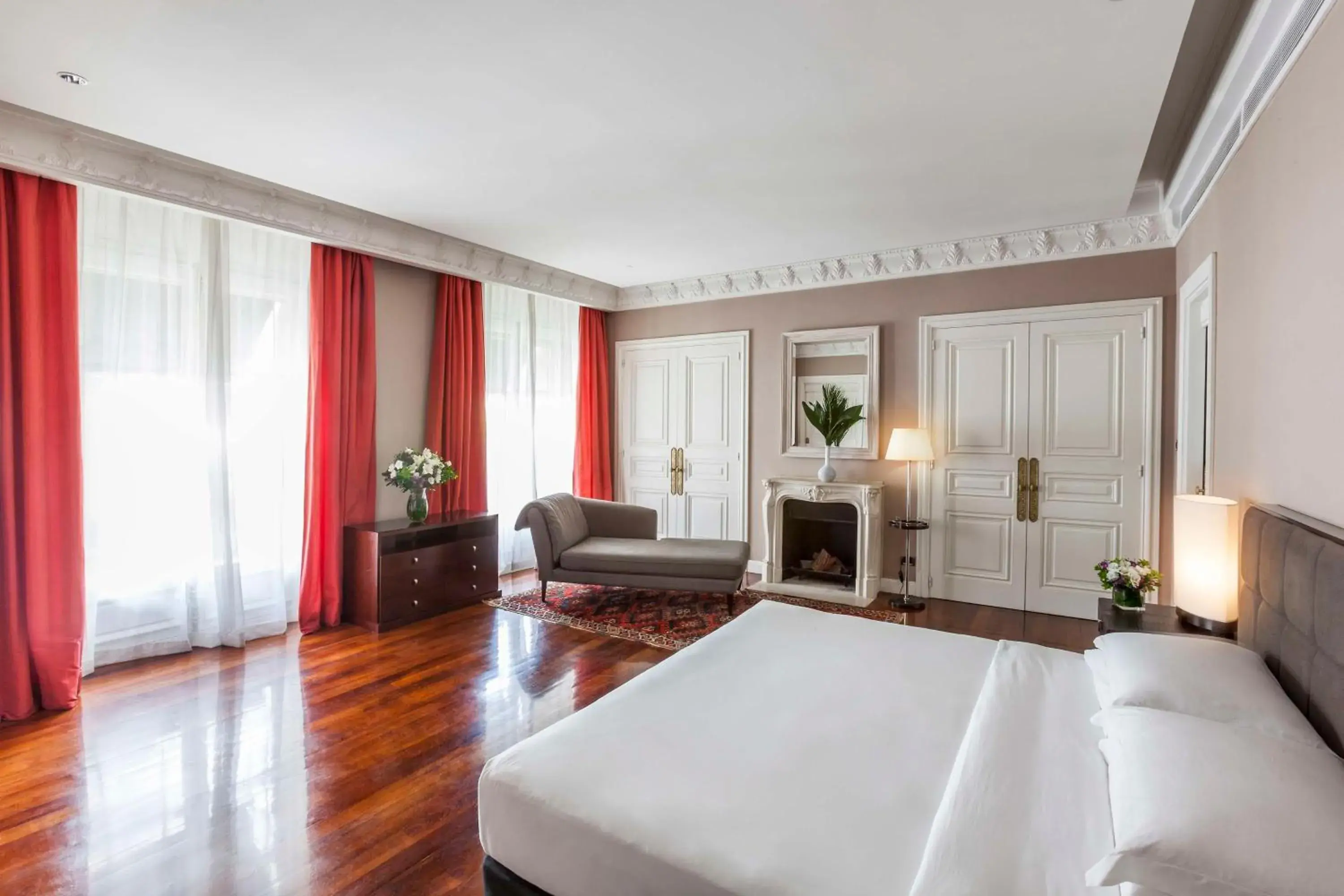 Photo of the whole room, Bed in Palacio Duhau - Park Hyatt Buenos Aires Photo of the whole room, Bed in Palacio Duhau - Park Hyatt Buenos Aires