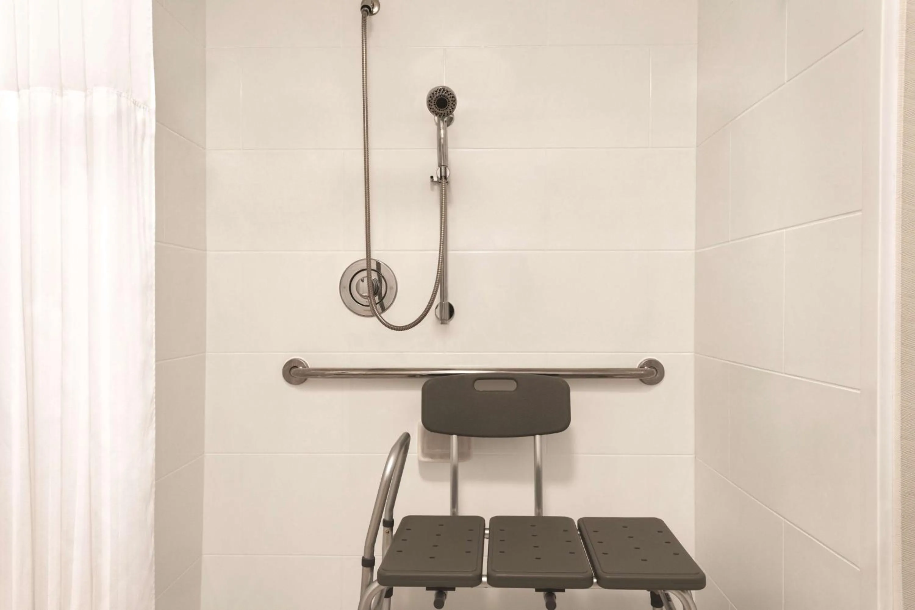 Bathroom in Hilton Garden Inn Fort Wayne