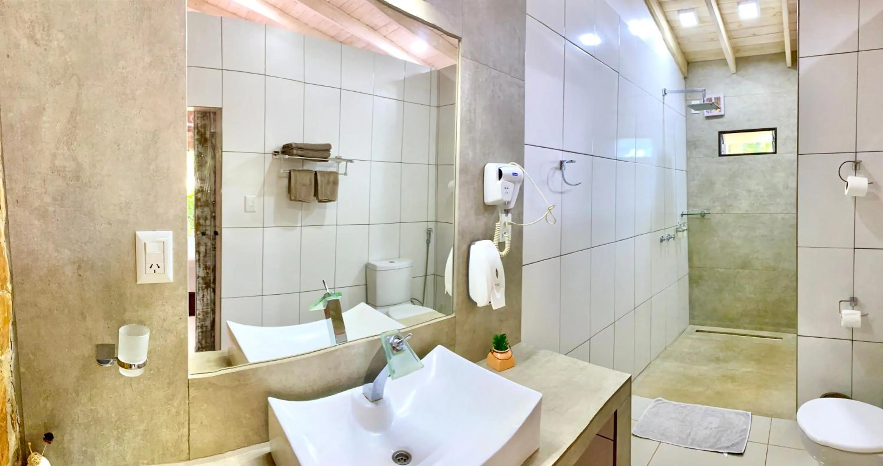 Shower in Posada 21 Oranges