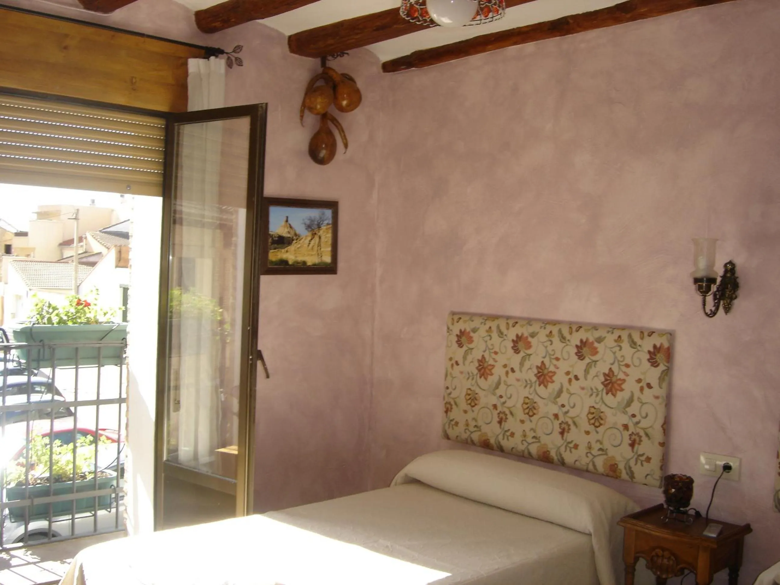 Bed in Agroturismo "La Bardena Blanca II"