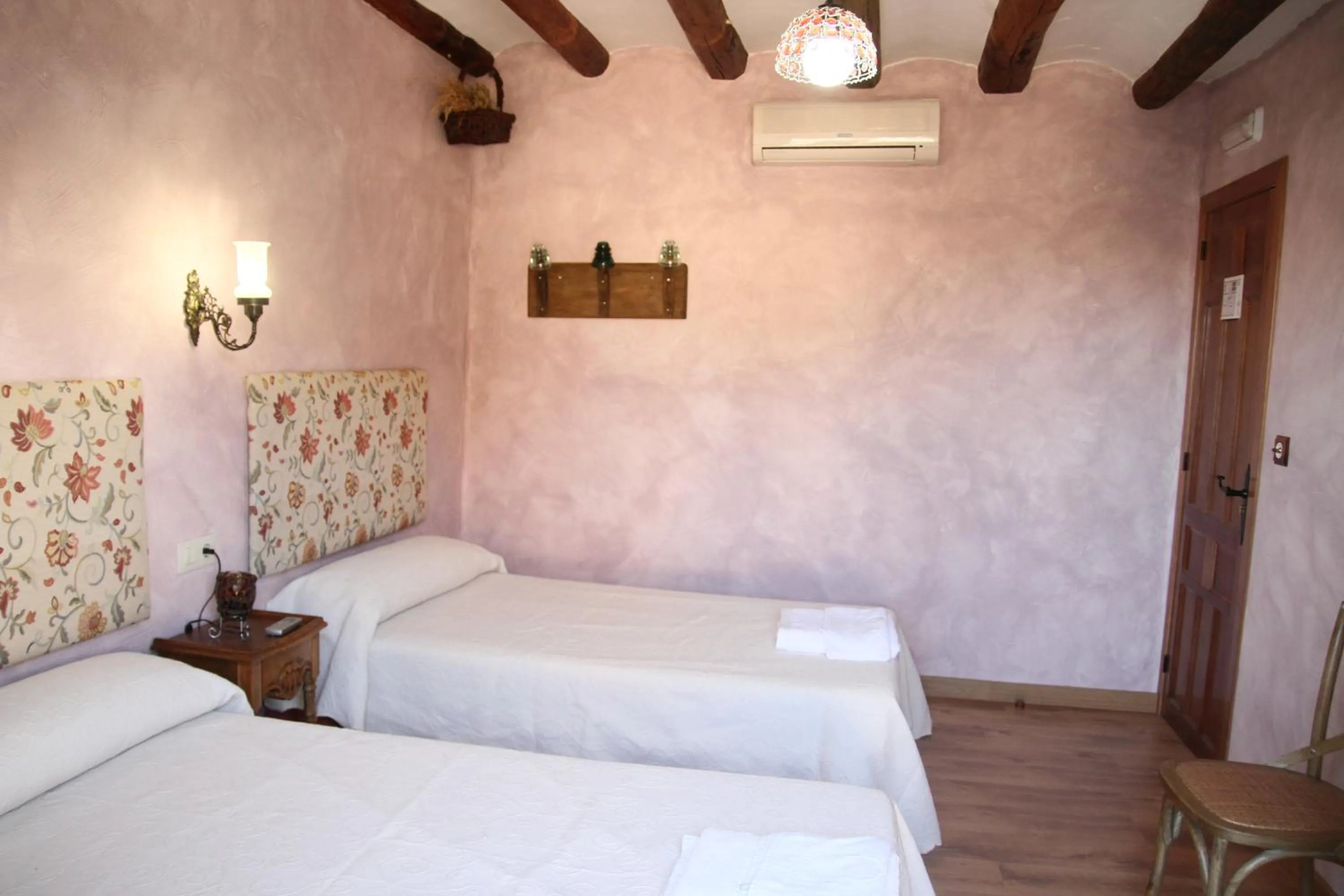 Bedroom, Bed in Agroturismo "La Bardena Blanca II"