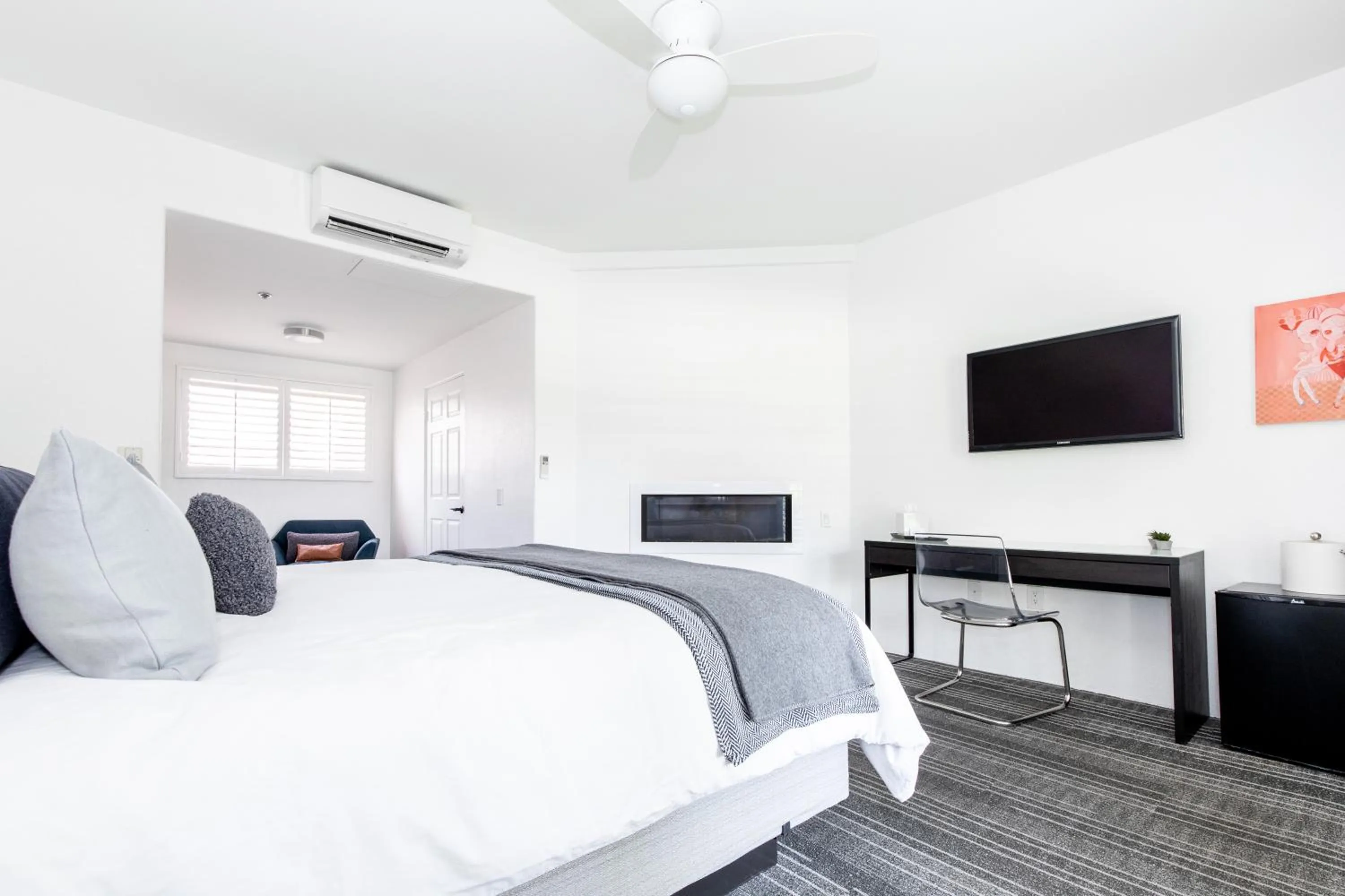 Bed in Alcazar Palm Springs