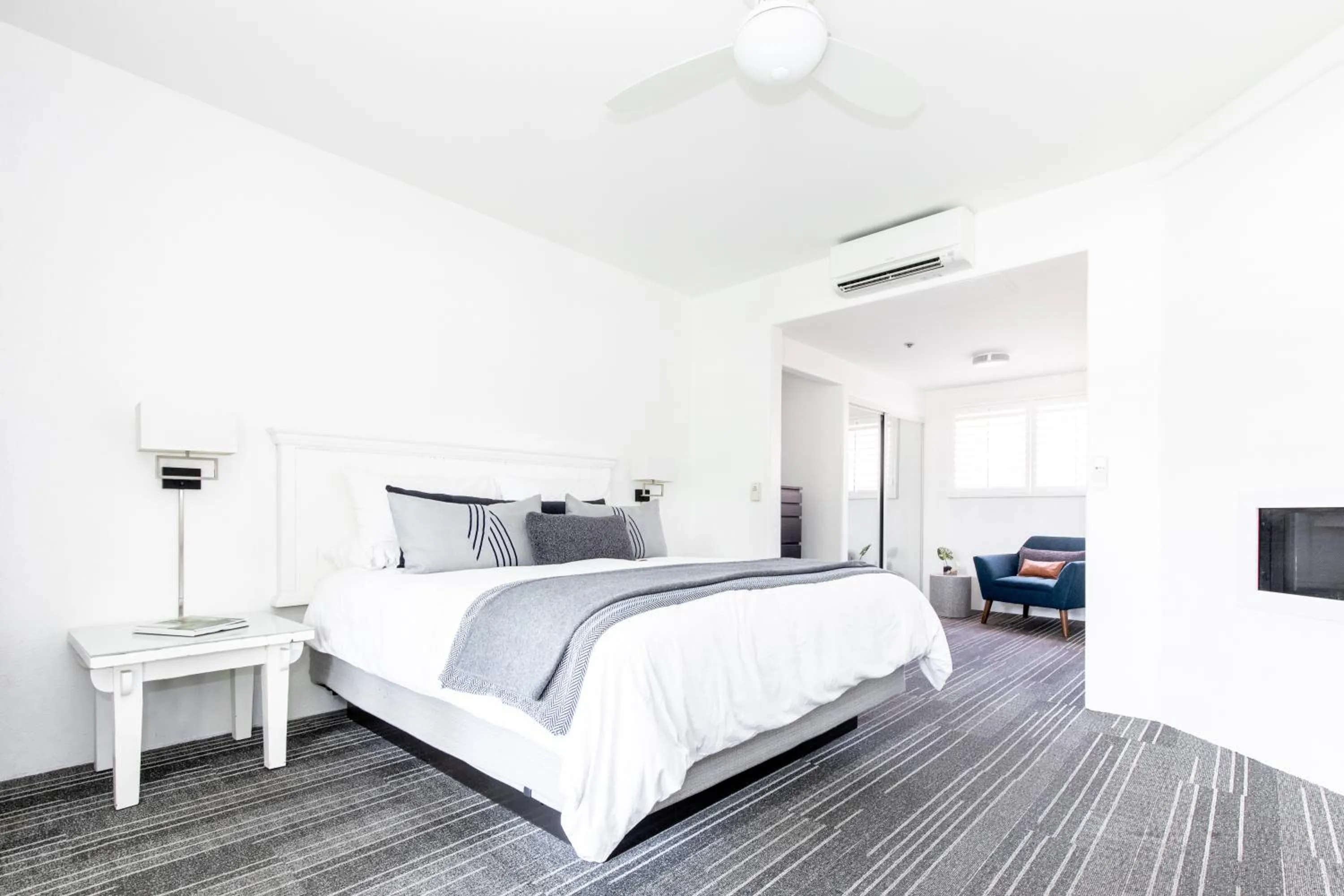 Bed in Alcazar Palm Springs