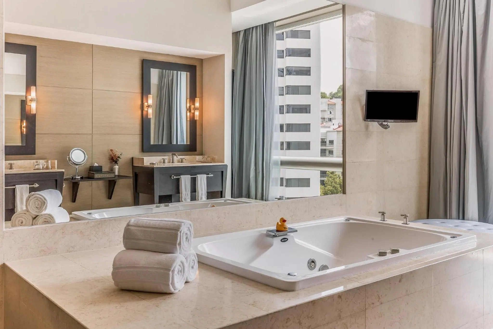 Photo of the whole room in Live Aqua Ciudad de Mexico Bosques de las Lomas