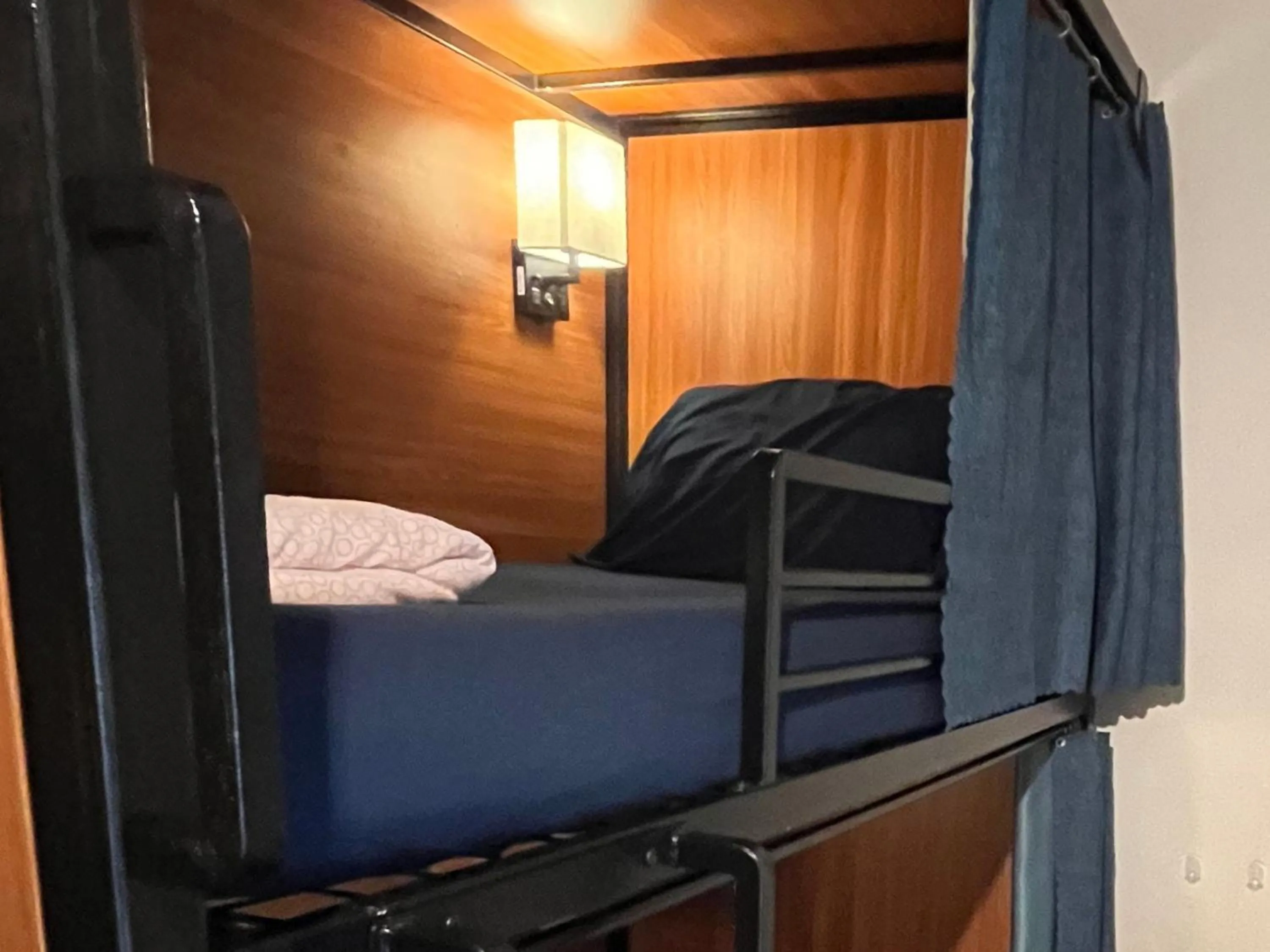 Bedroom, Bed in International Travelers House Hostel - Downtown San Diego Little Italy