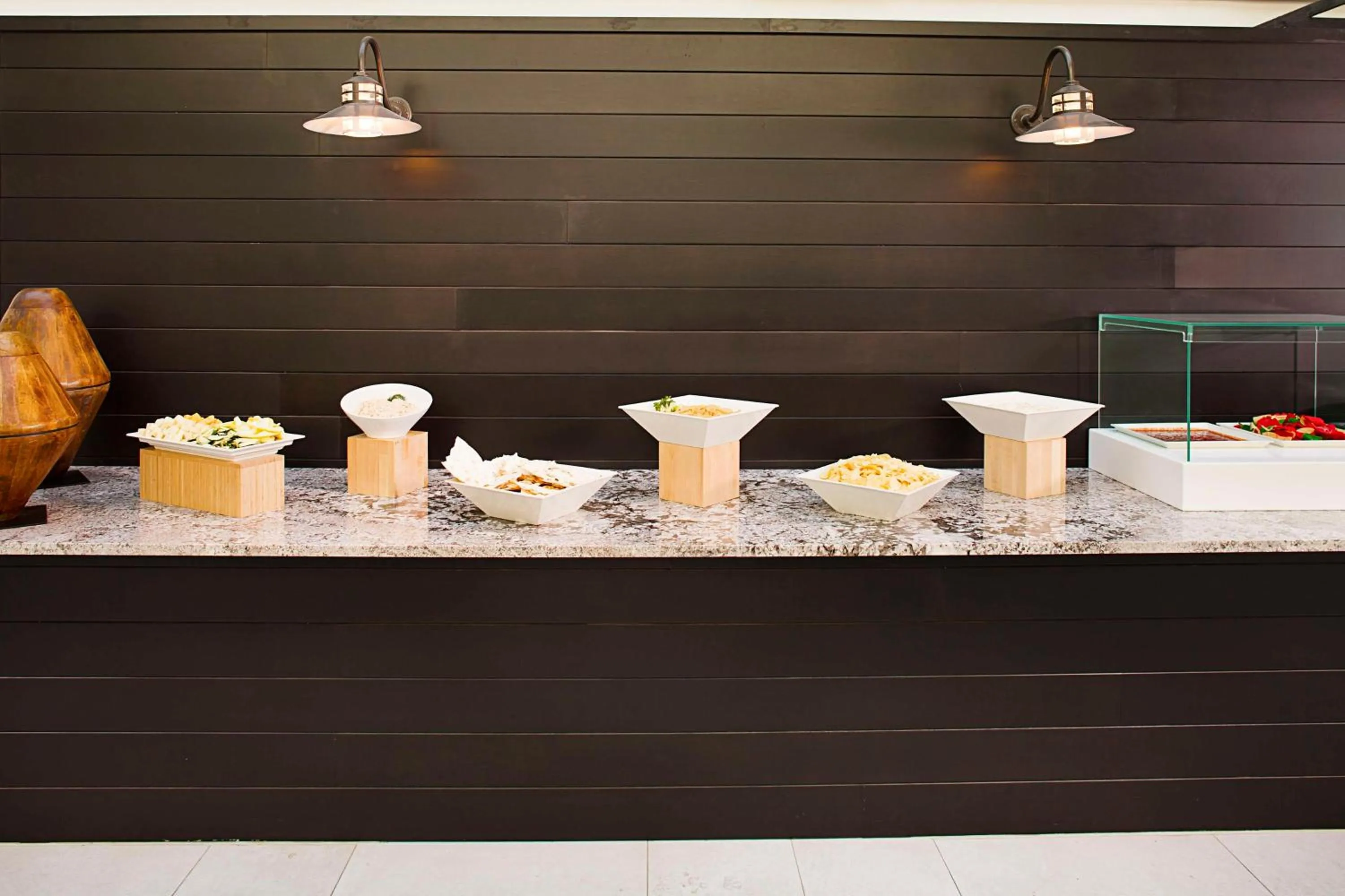 Dining area in Embassy Suites by Hilton Destin Miramar Beach
